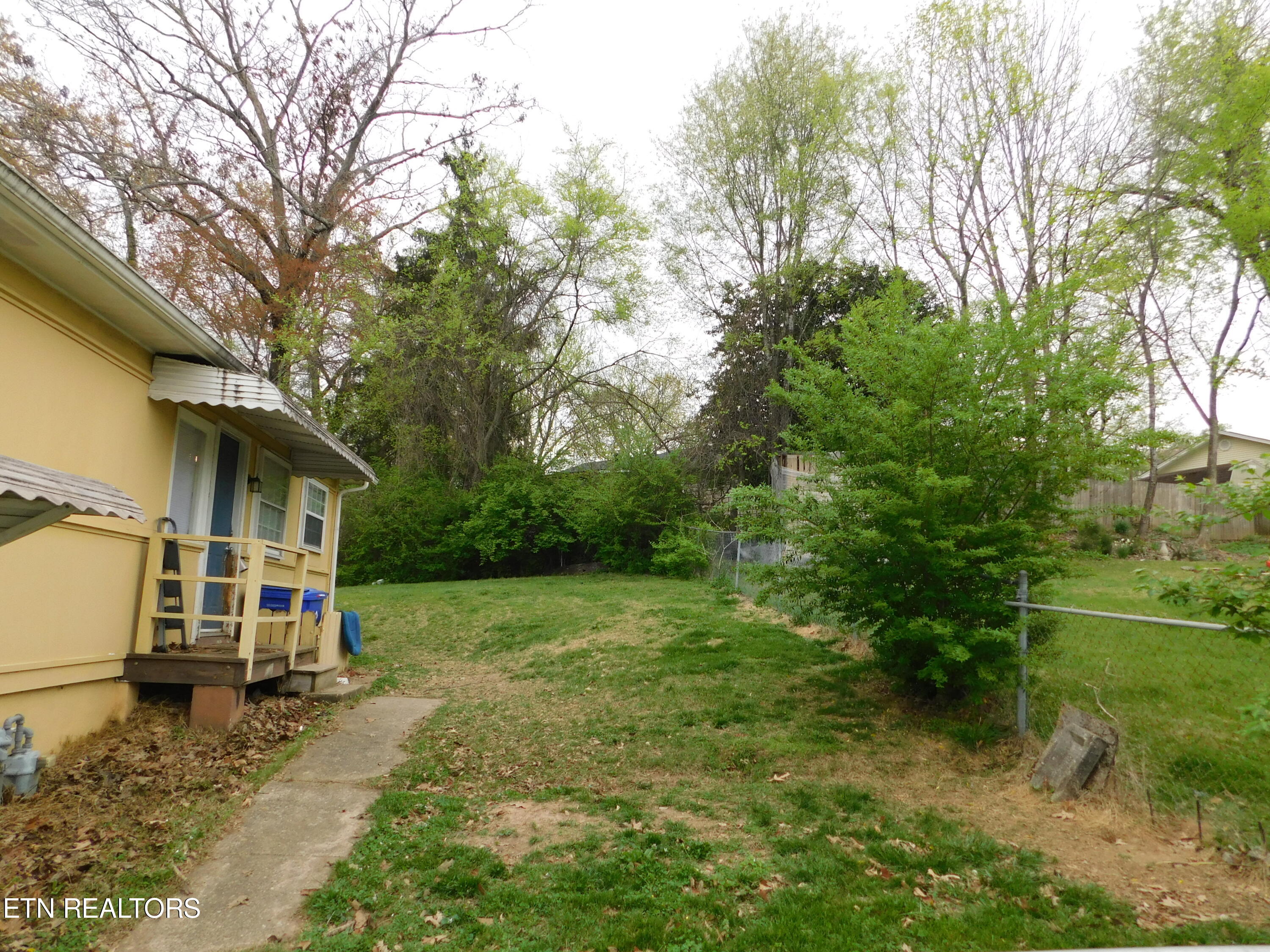 106 W Geneva Lane Oak Ridge TN 37830