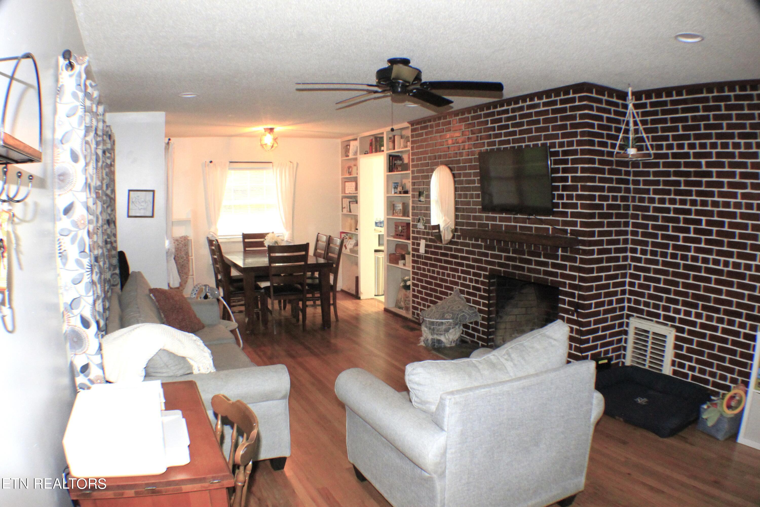 106 W Geneva Lane Oak Ridge TN 37830