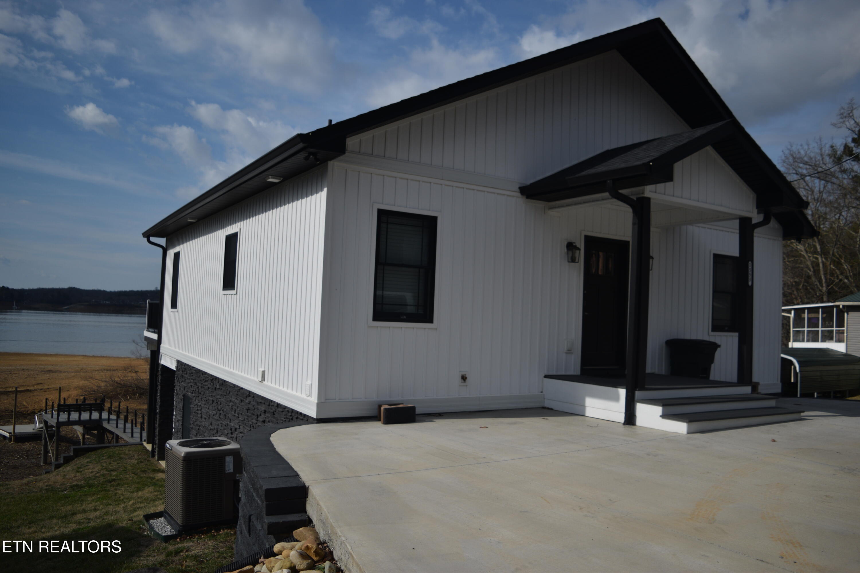 1553 Millstone Beach Road Dandridge TN 37725