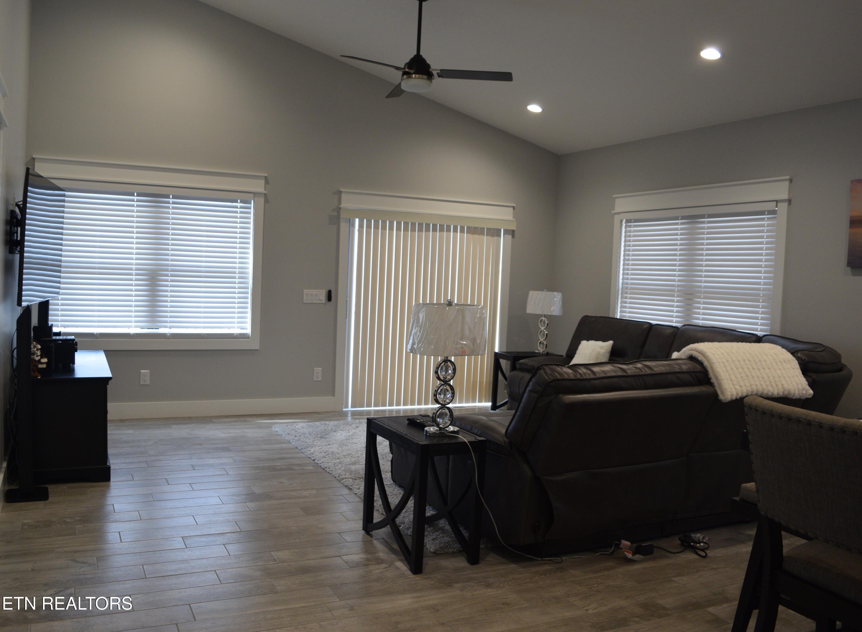 1553 Millstone Beach Road Dandridge TN 37725