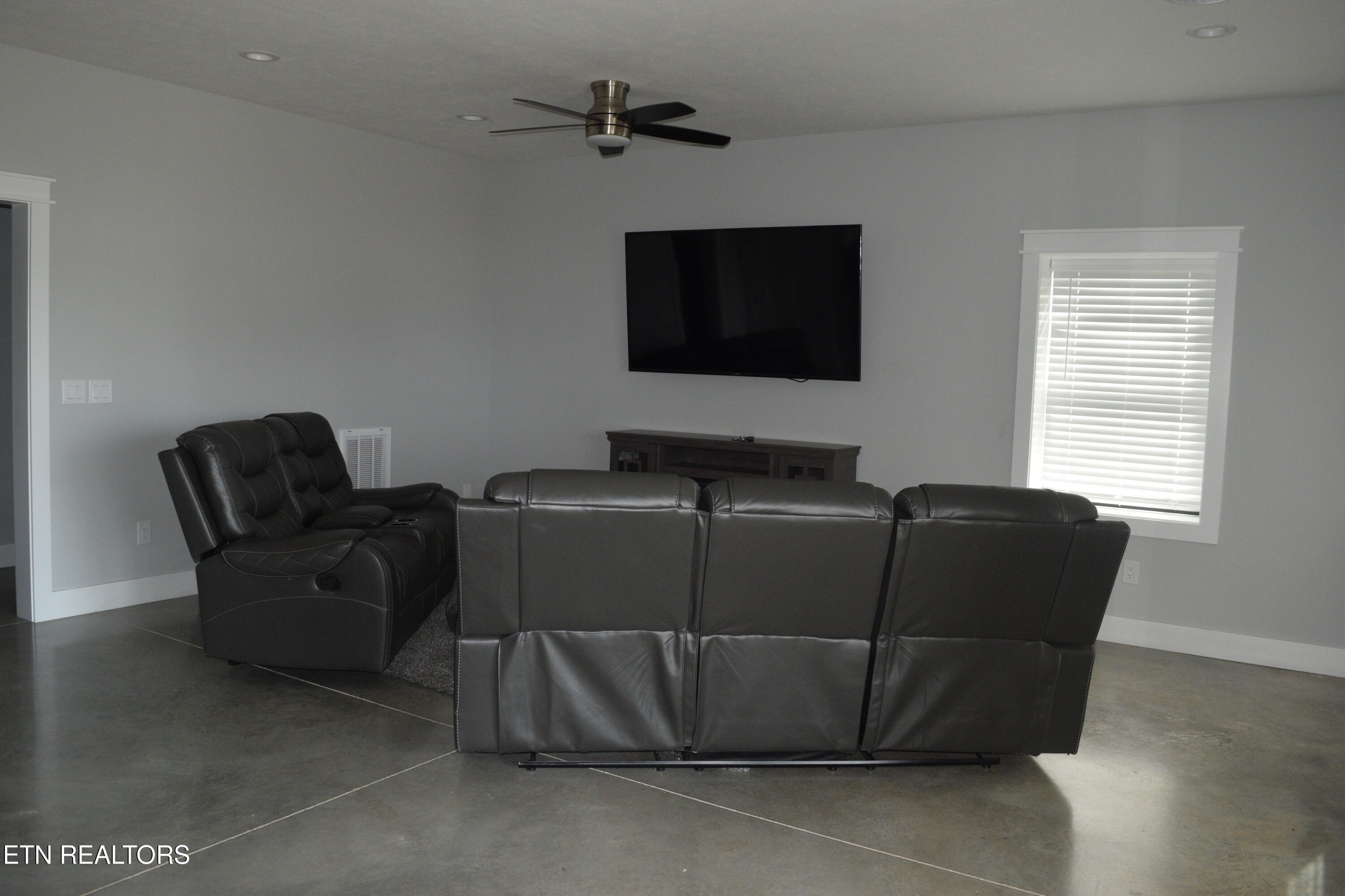 1553 Millstone Beach Road Dandridge TN 37725