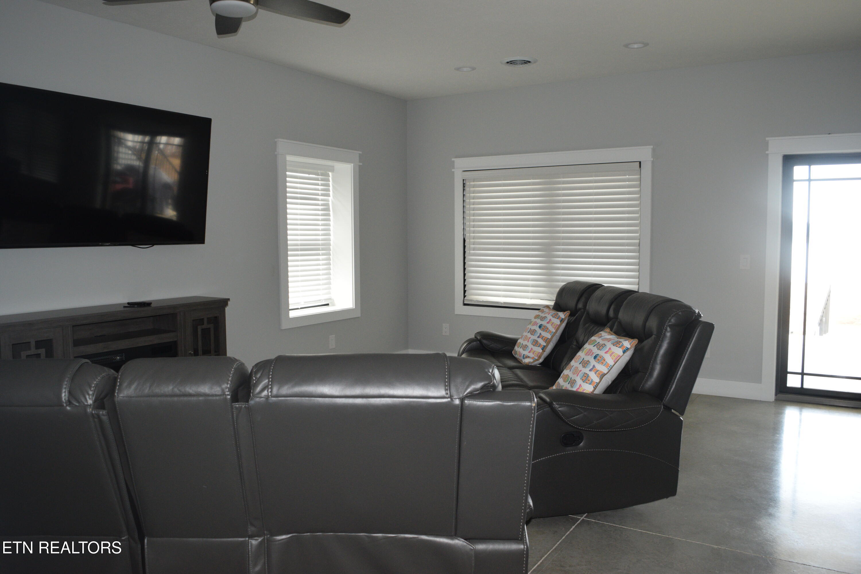 1553 Millstone Beach Road Dandridge TN 37725