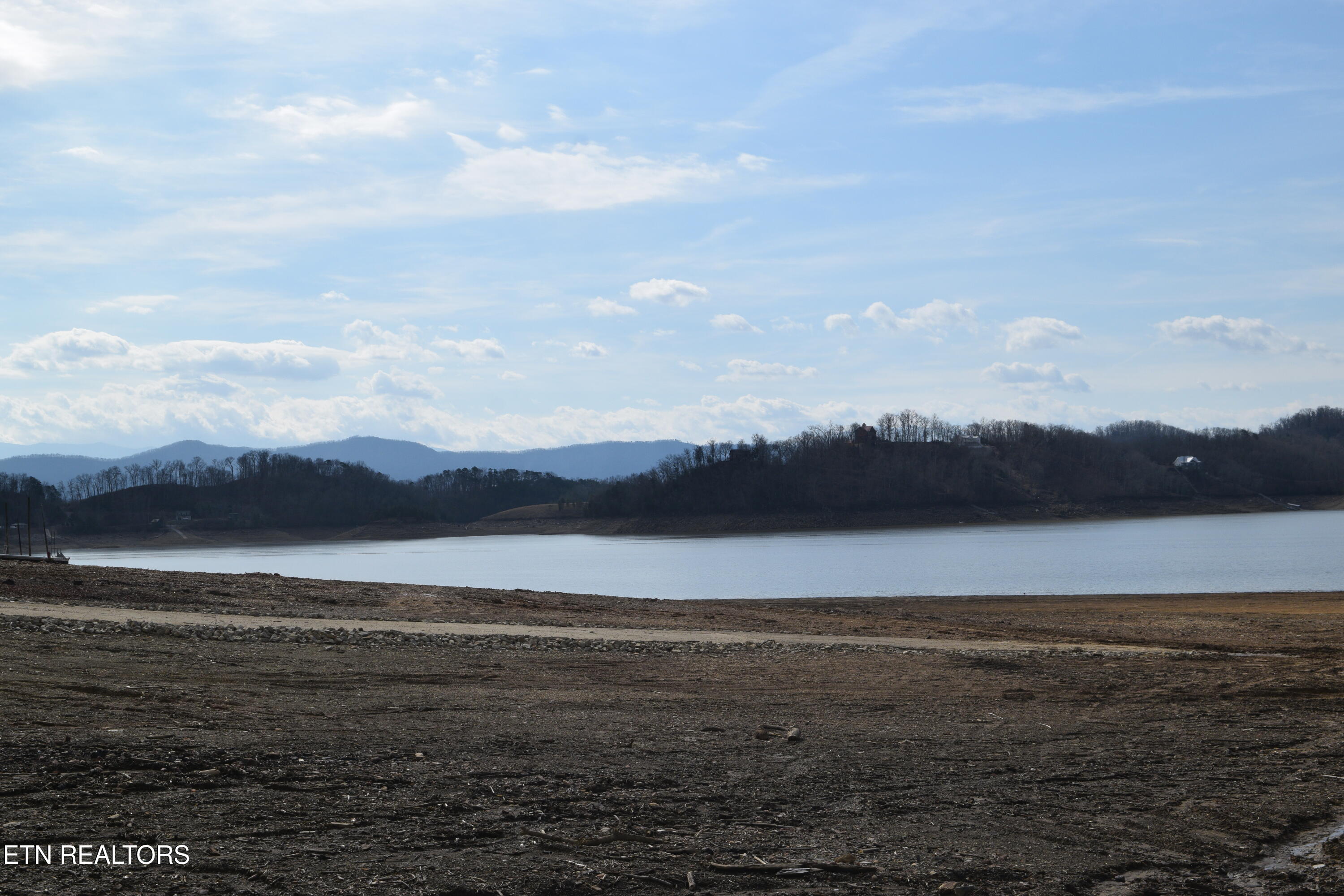 1553 Millstone Beach Road Dandridge TN 37725