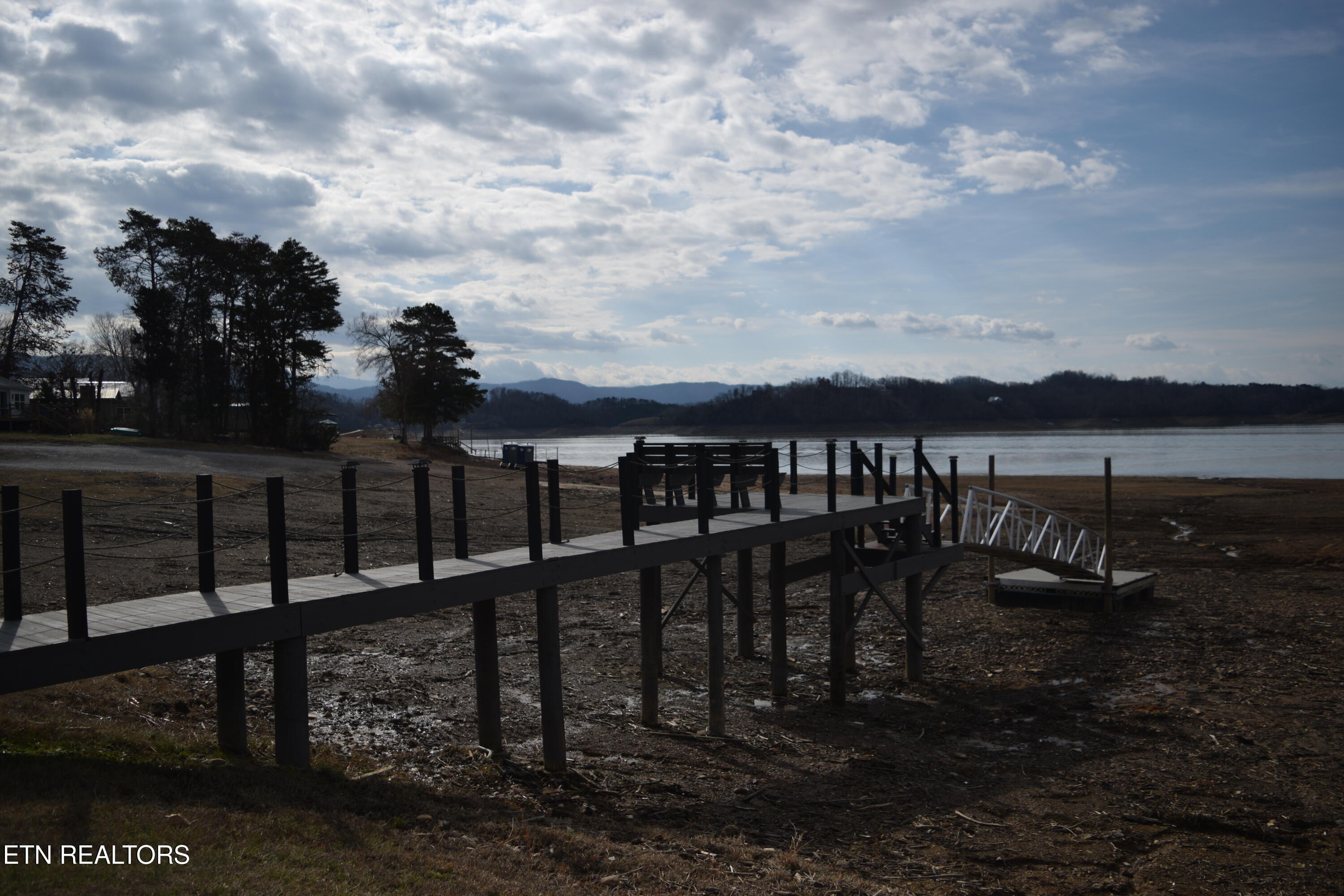 1553 Millstone Beach Road Dandridge TN 37725