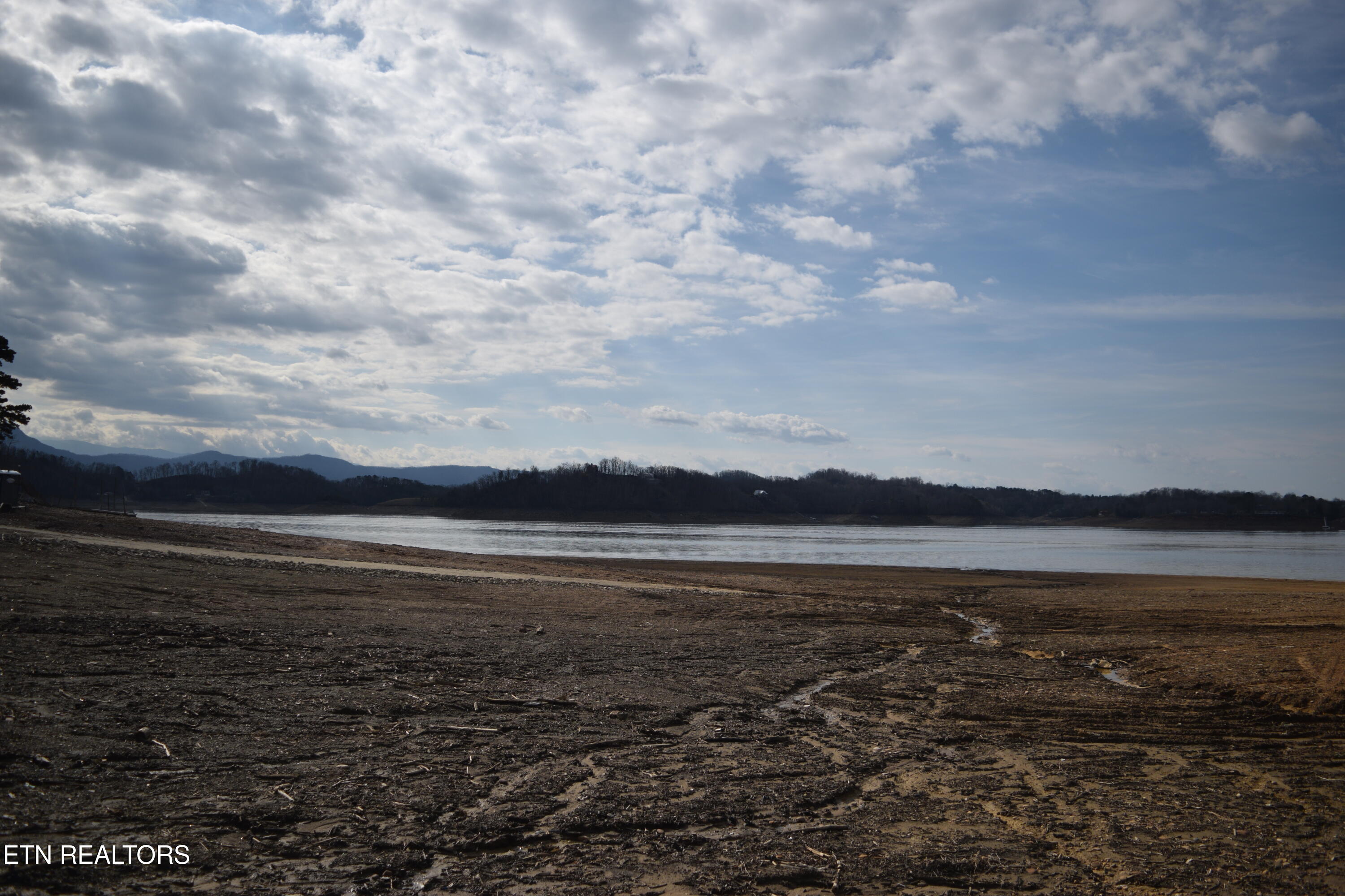 1553 Millstone Beach Road Dandridge TN 37725