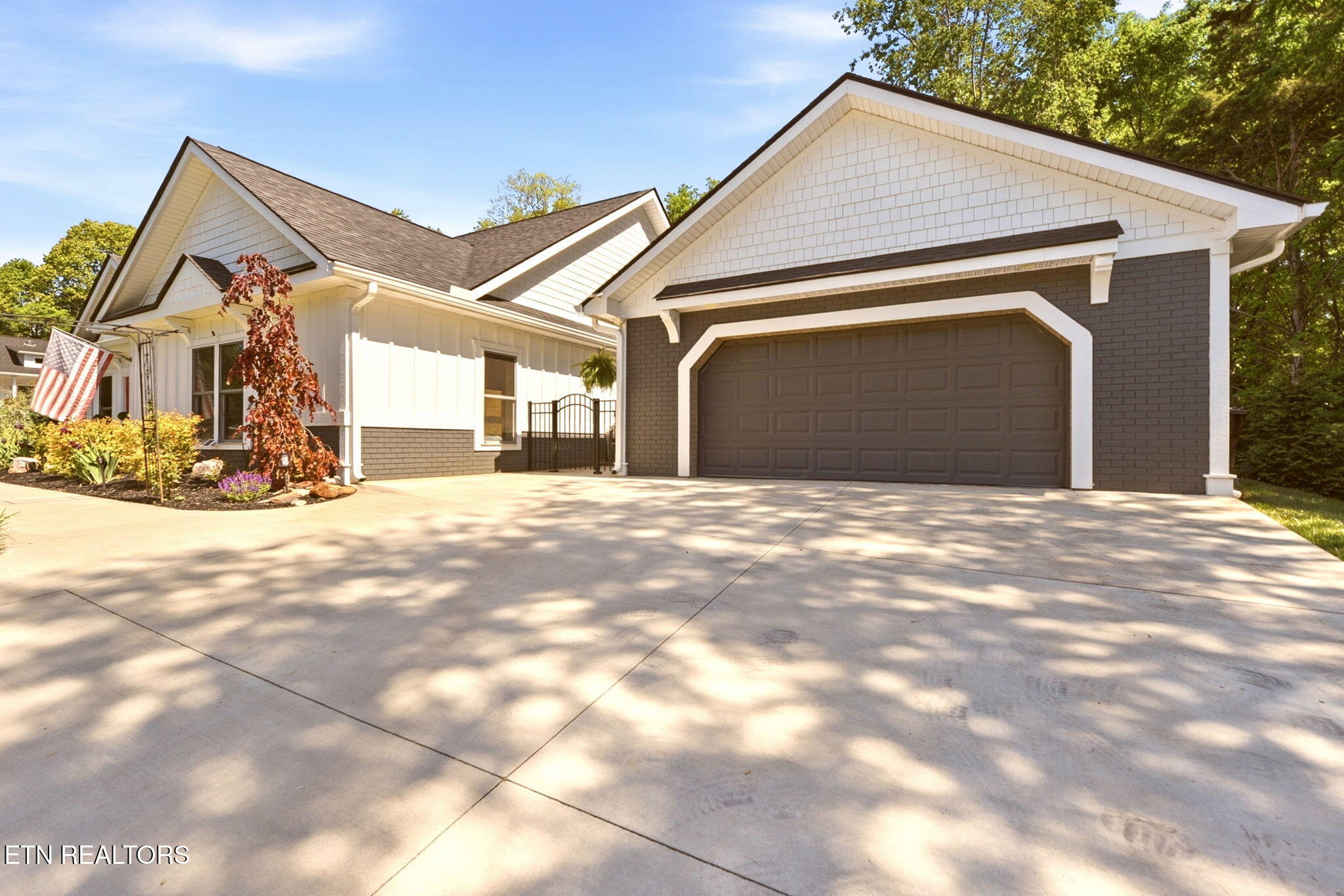106 Chatuga Dr/ 103 Tsuhdatsi Drive Loudon TN 37774