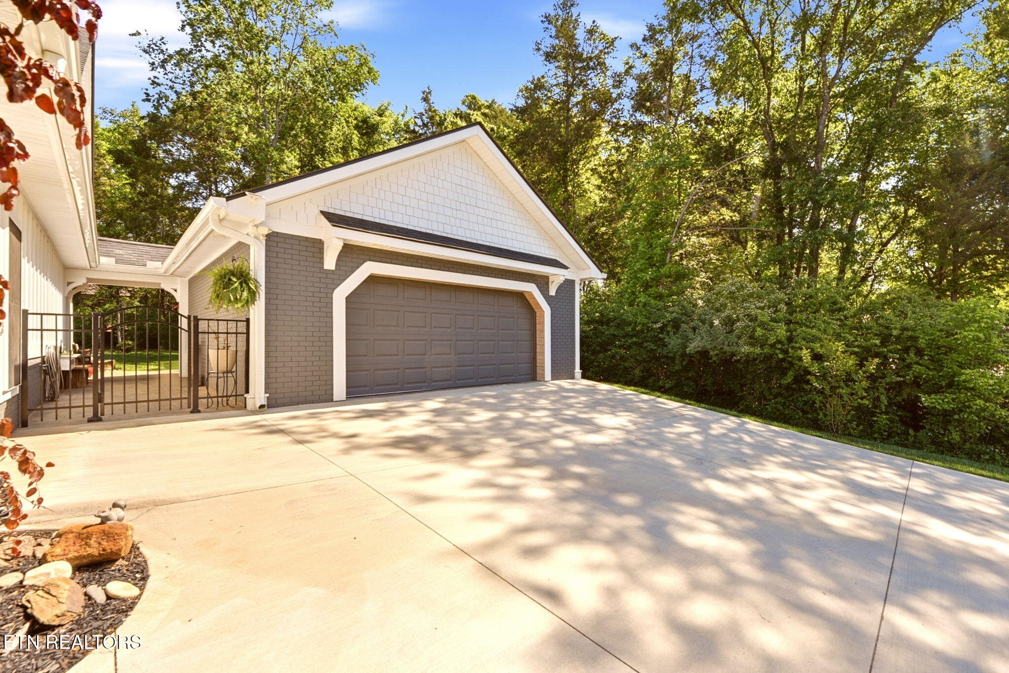 106 Chatuga Dr/ 103 Tsuhdatsi Drive Loudon TN 37774