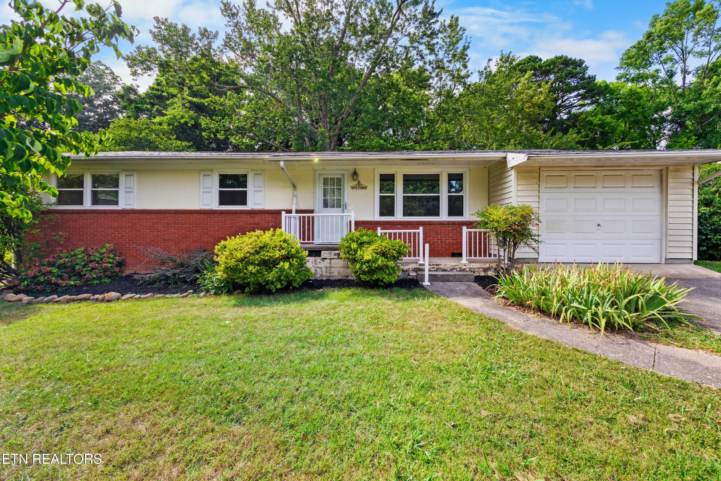 2001 Nandina Drive Knoxville TN 37912