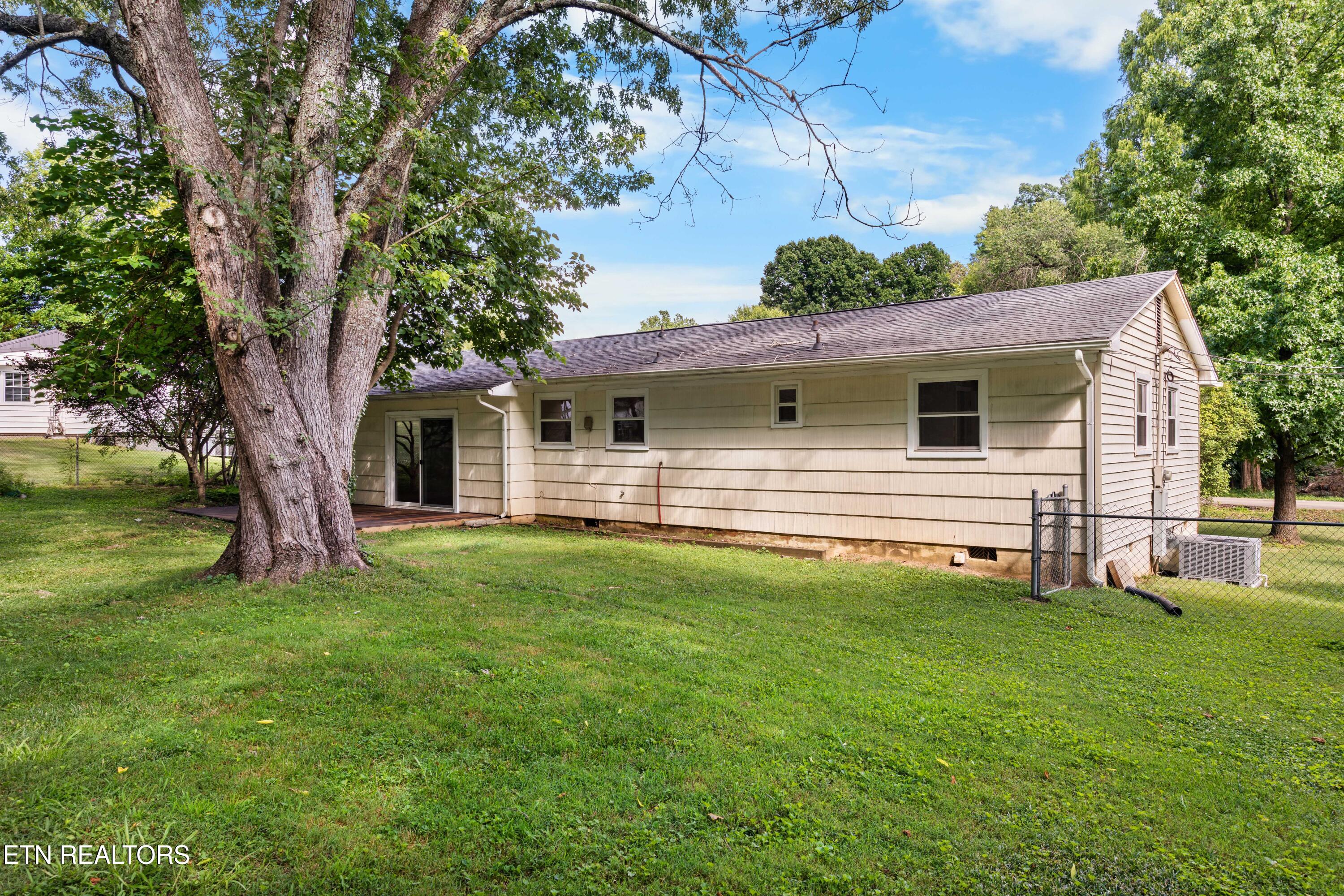 2001 Nandina Drive Knoxville TN 37912