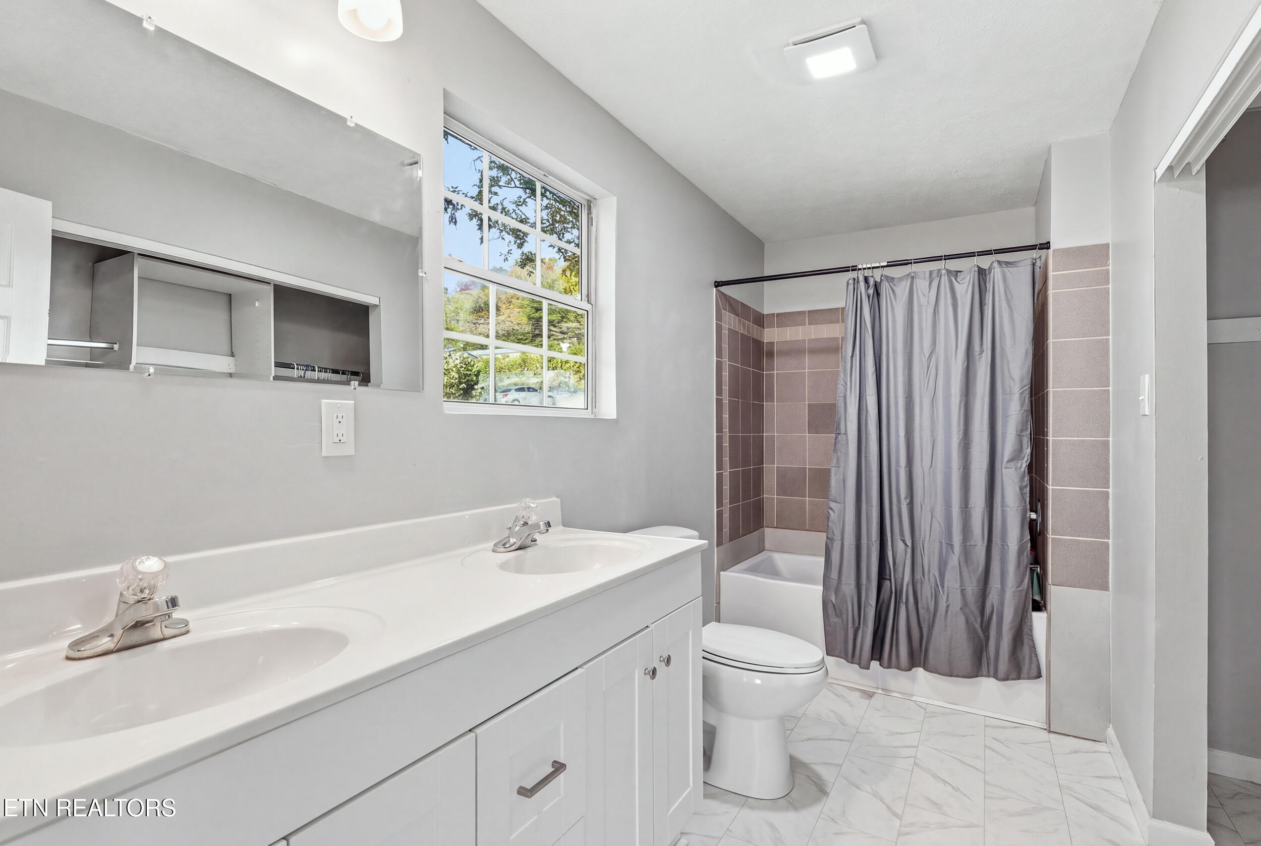 2646 Greenway Drive Knoxville TN 37918