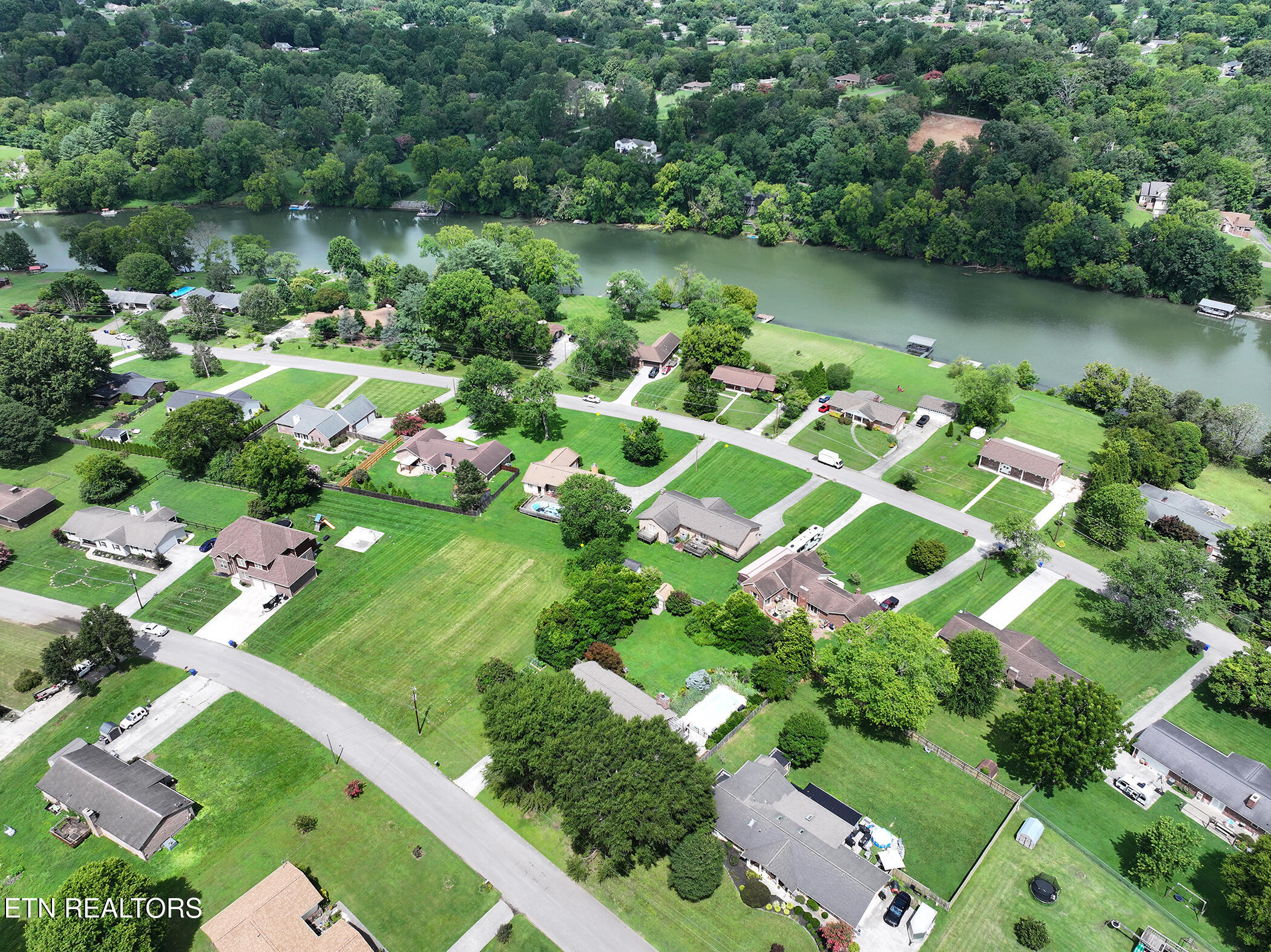 1816 River Shores Drive Knoxville TN 37914