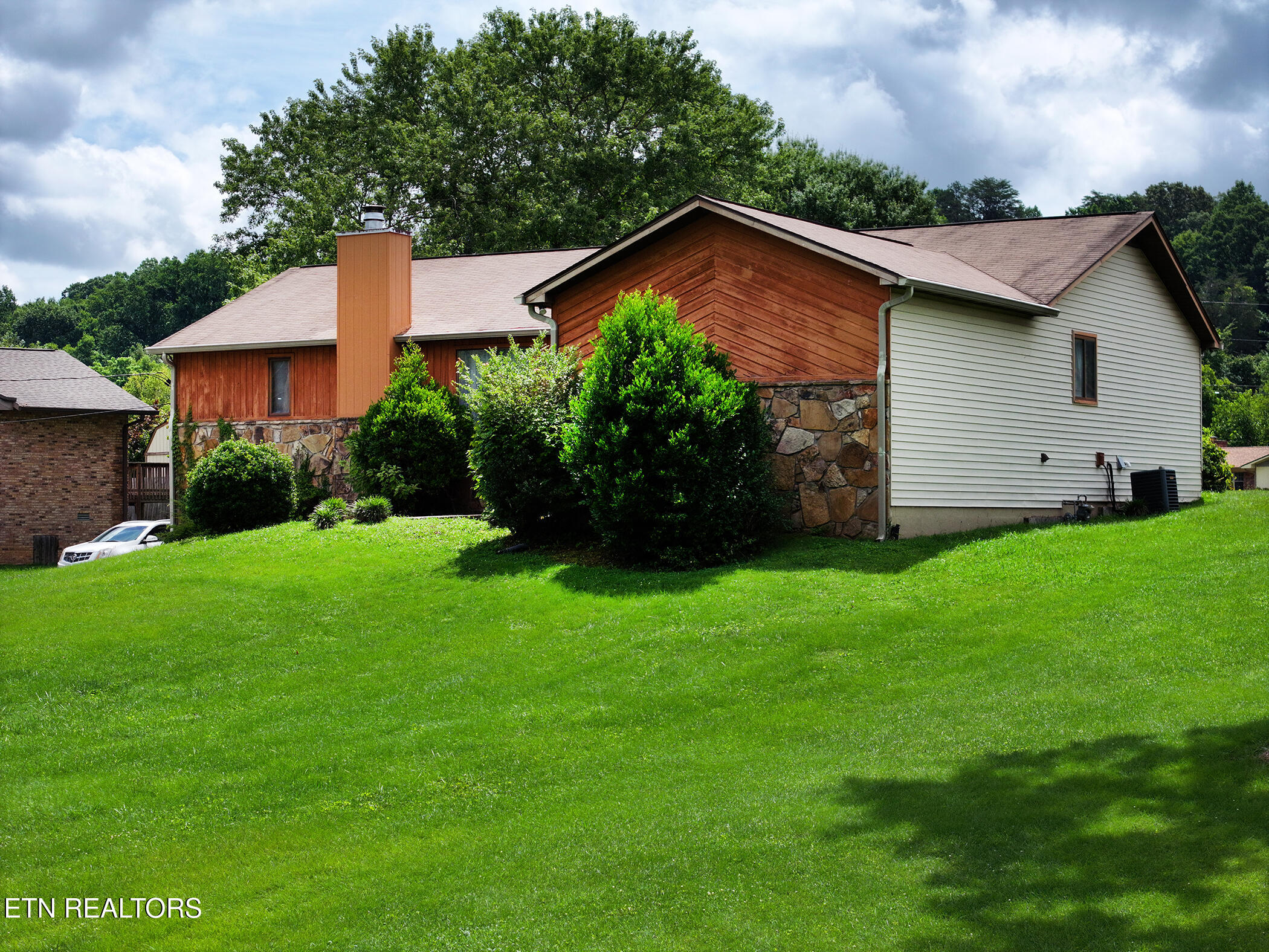 1816 River Shores Drive Knoxville TN 37914