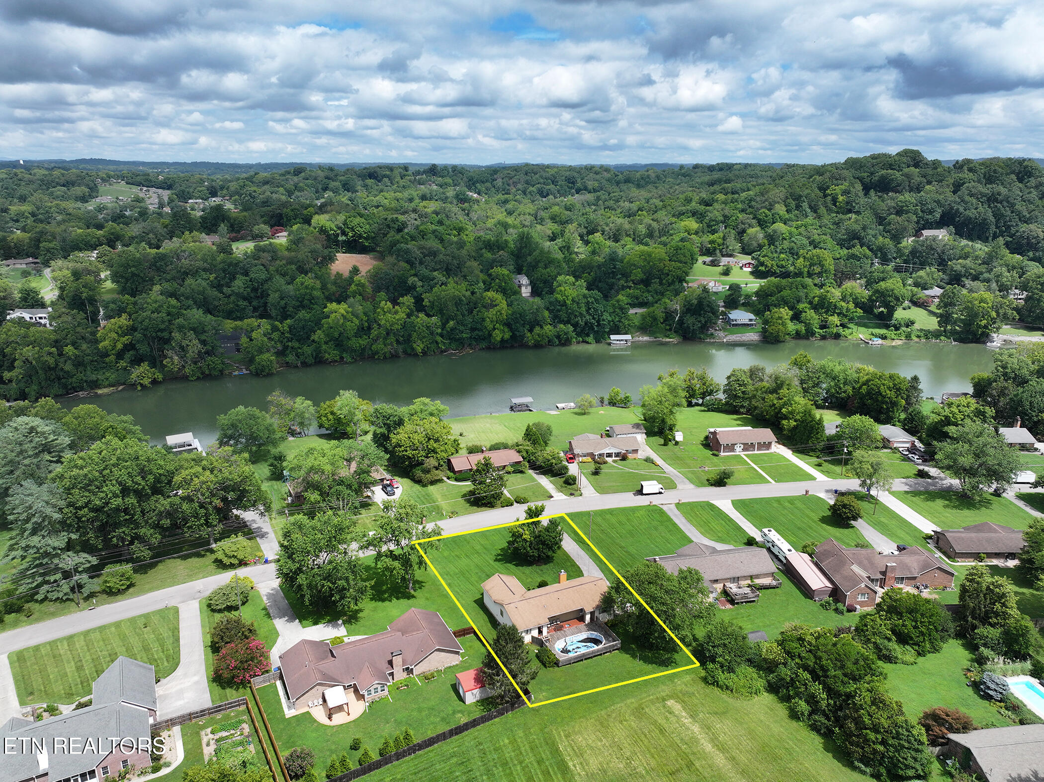 1816 River Shores Drive Knoxville TN 37914