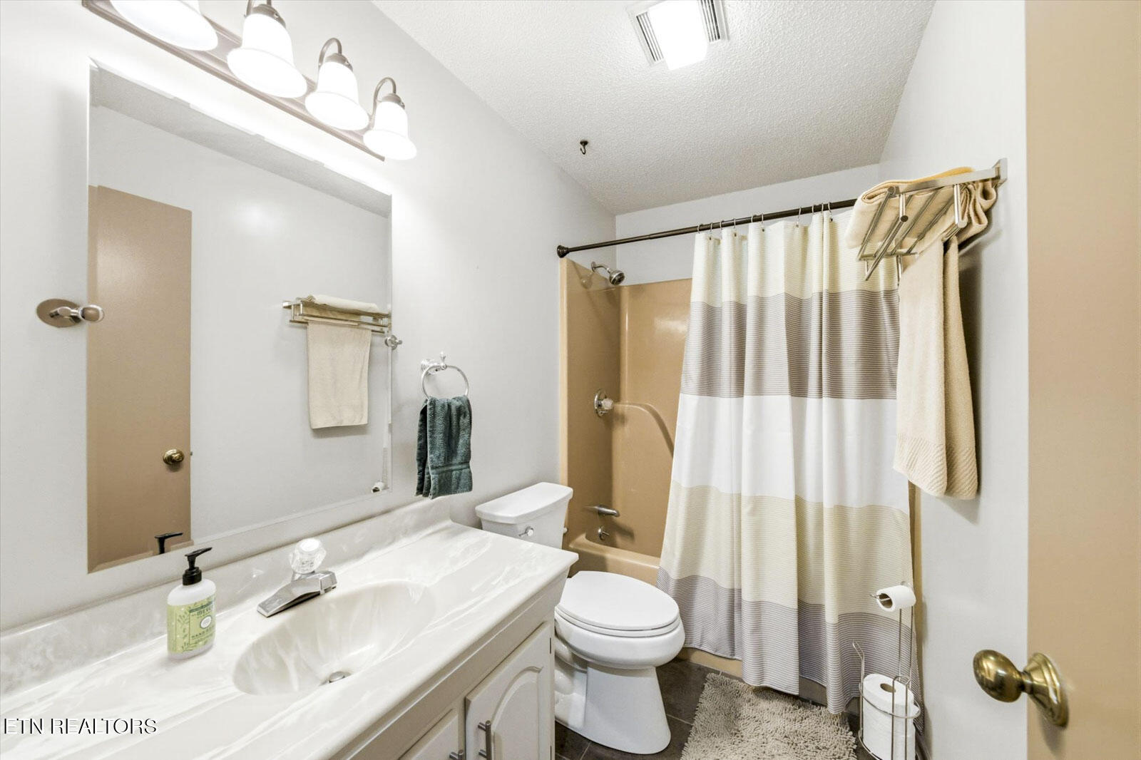 997 Lake Ridge Drive Dandridge TN 37725