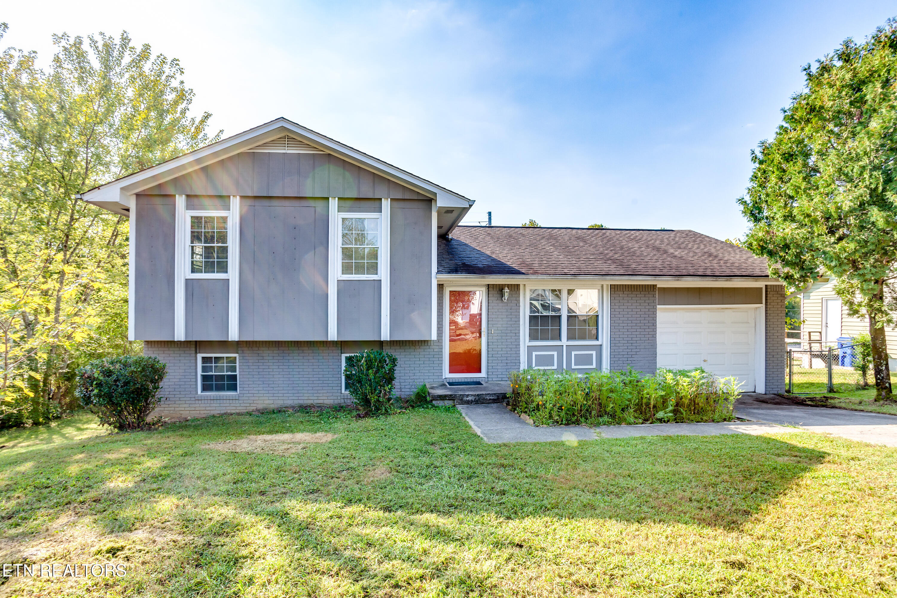 105 Tracy Lane Oak Ridge TN 37830