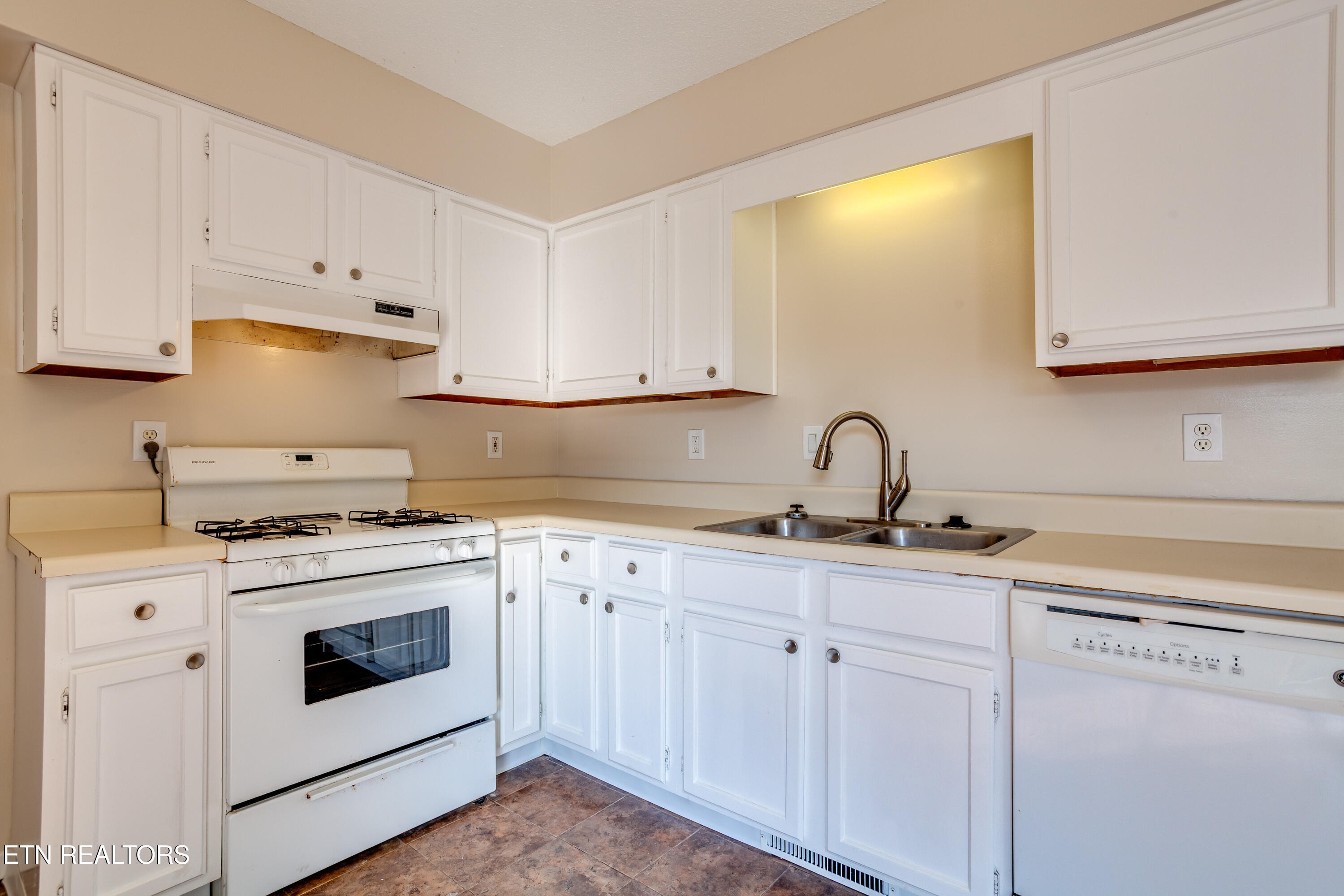 105 Tracy Lane Oak Ridge TN 37830