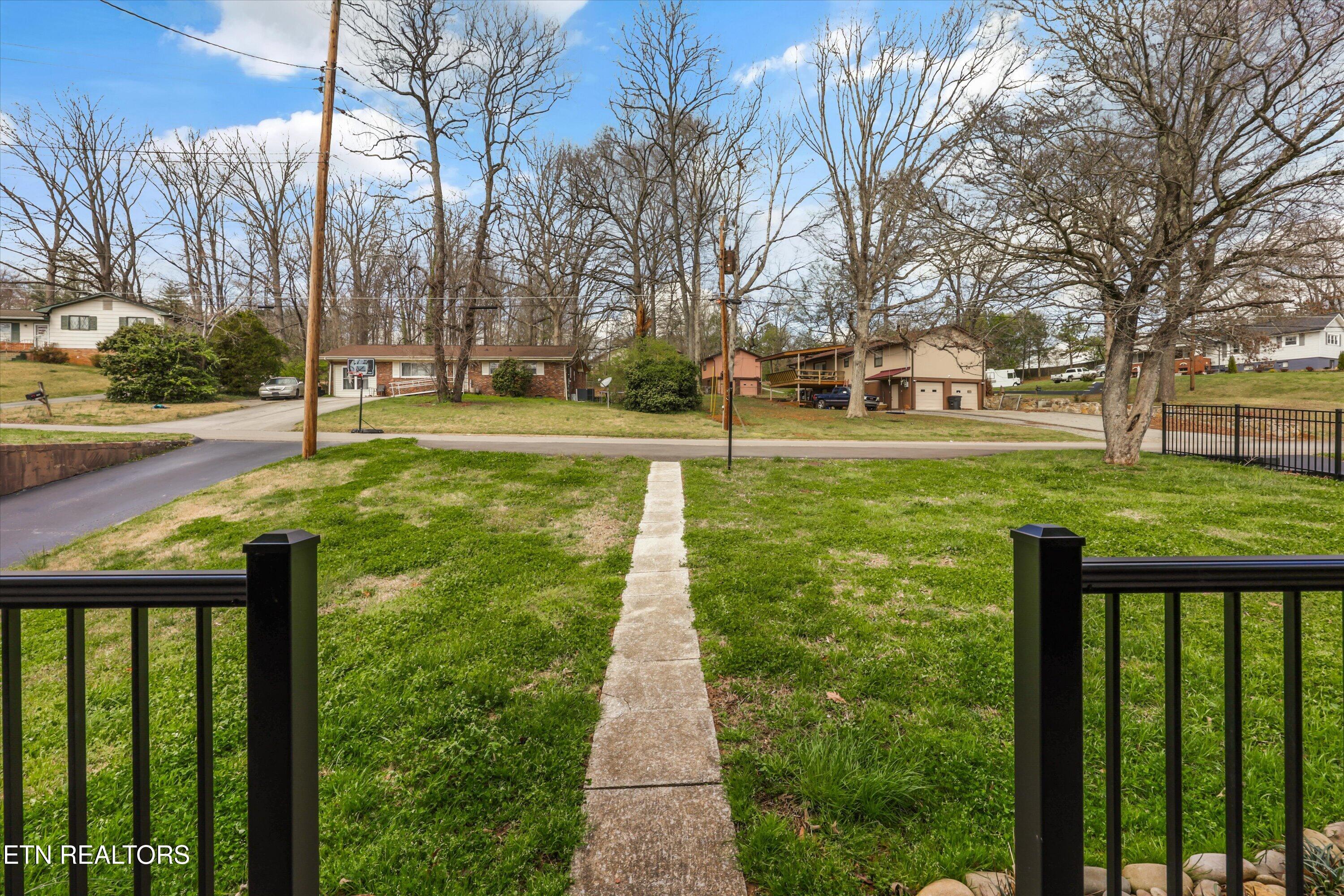 1704 S Forest Drive Knoxville TN 37920
