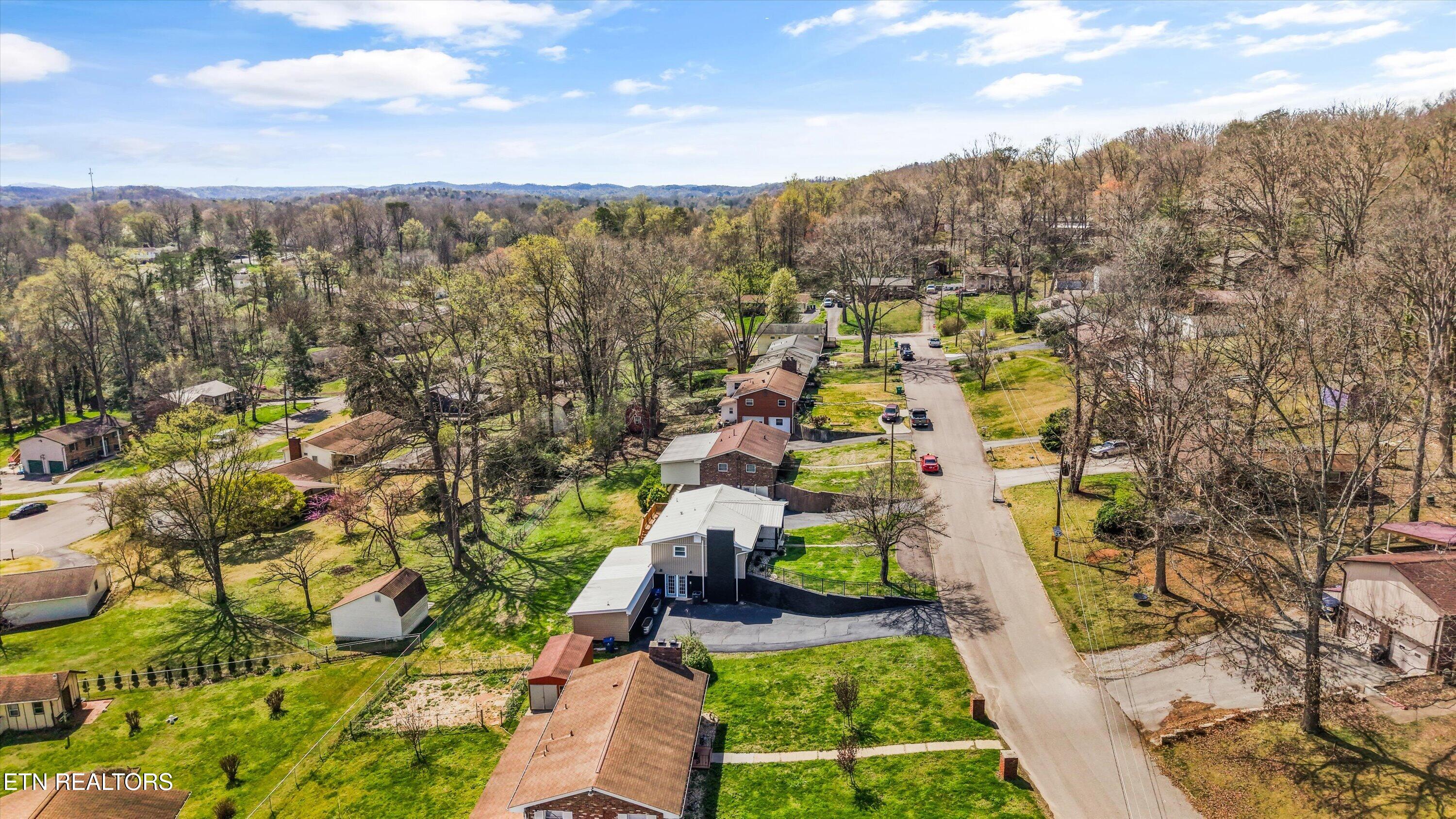 1704 S Forest Drive Knoxville TN 37920