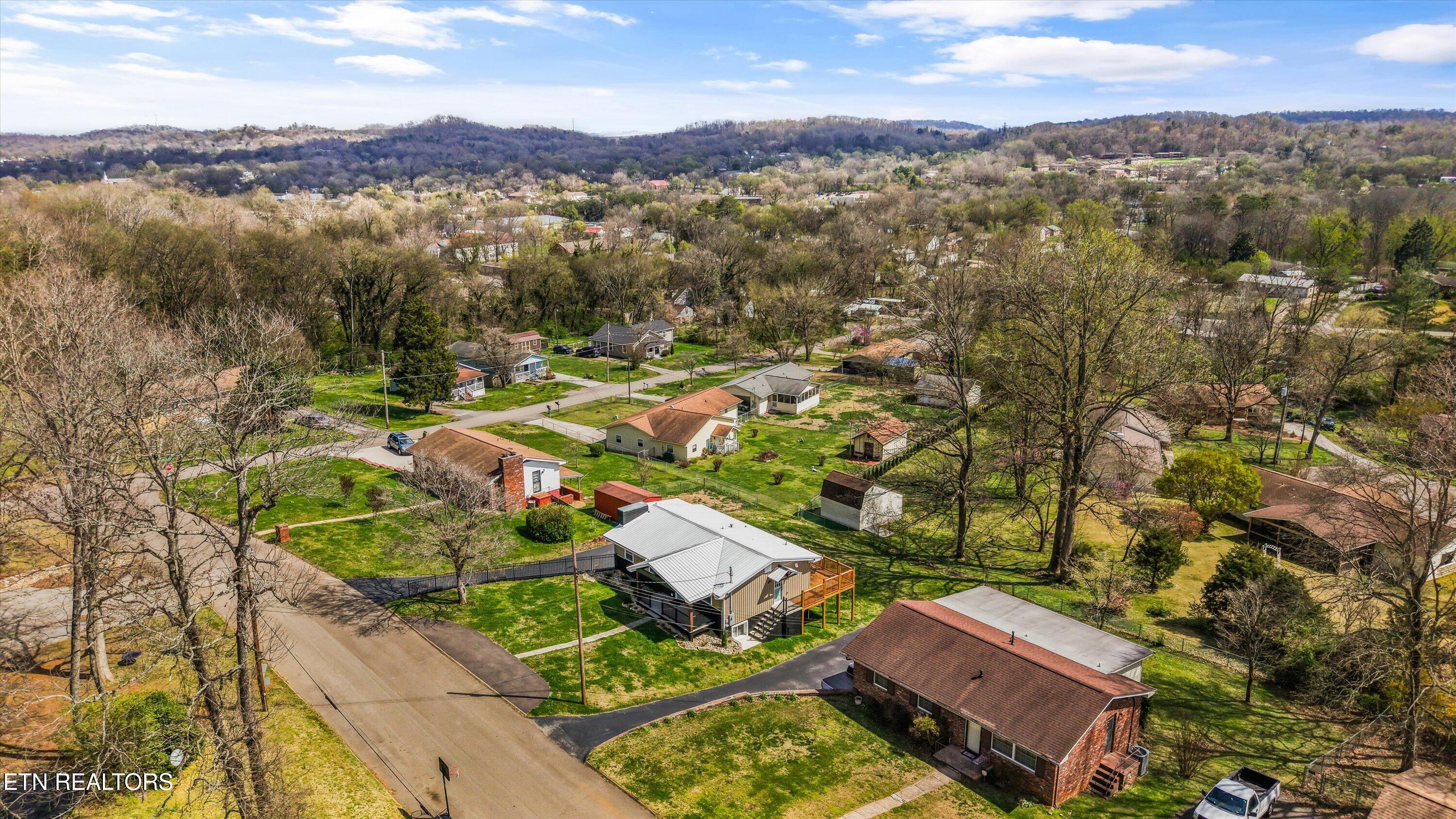 1704 S Forest Drive Knoxville TN 37920