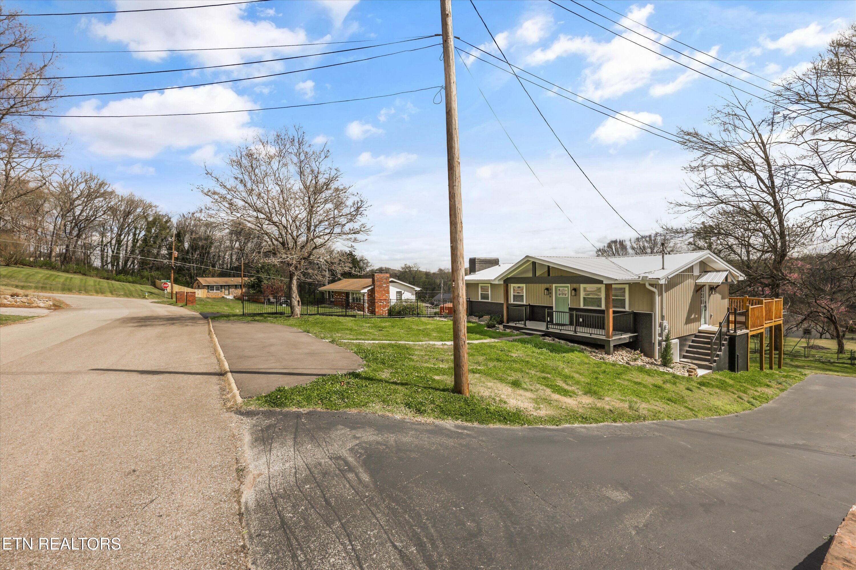 1704 S Forest Drive Knoxville TN 37920