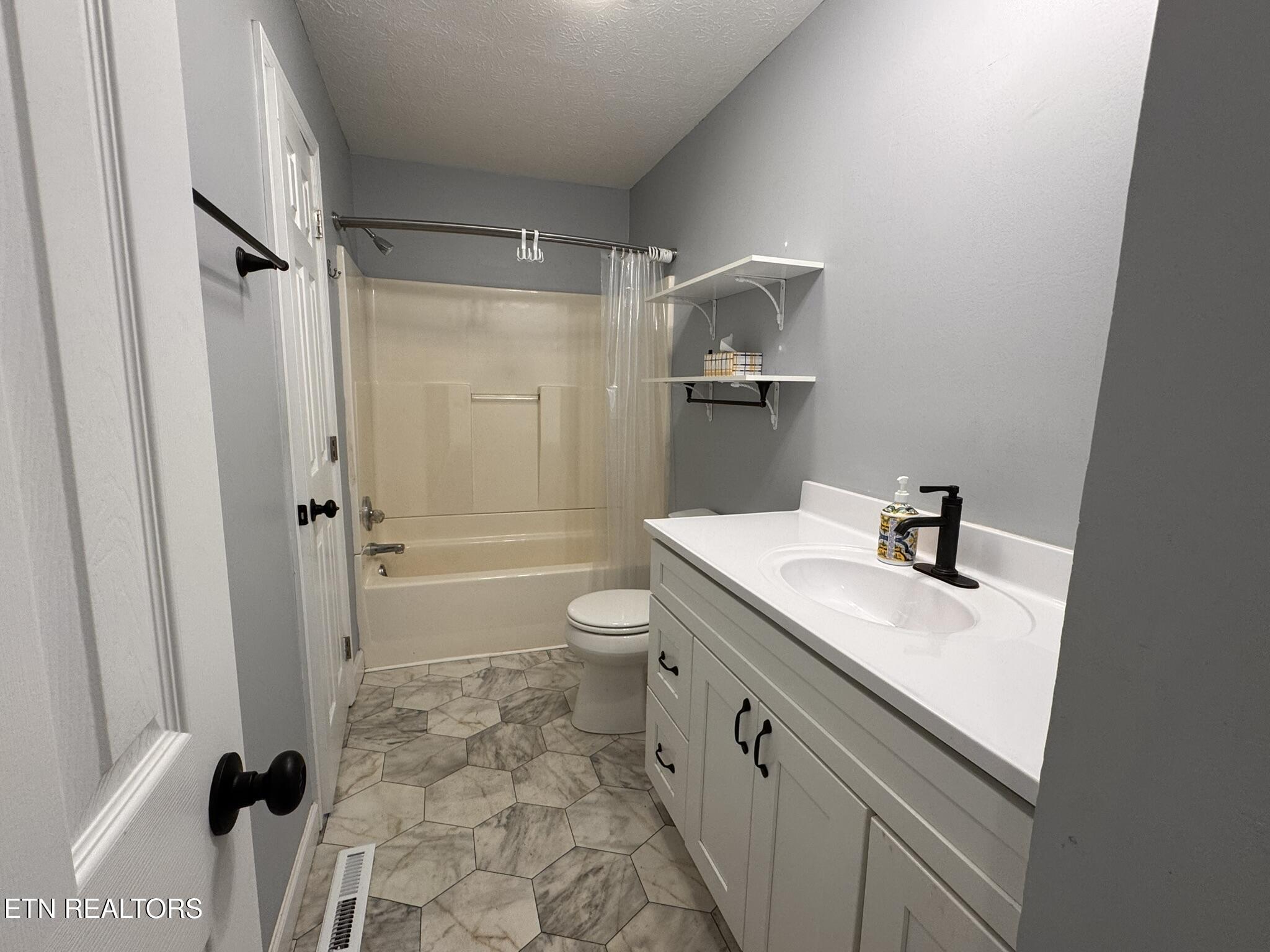 522 Henderson Drive Madisonville TN 37354