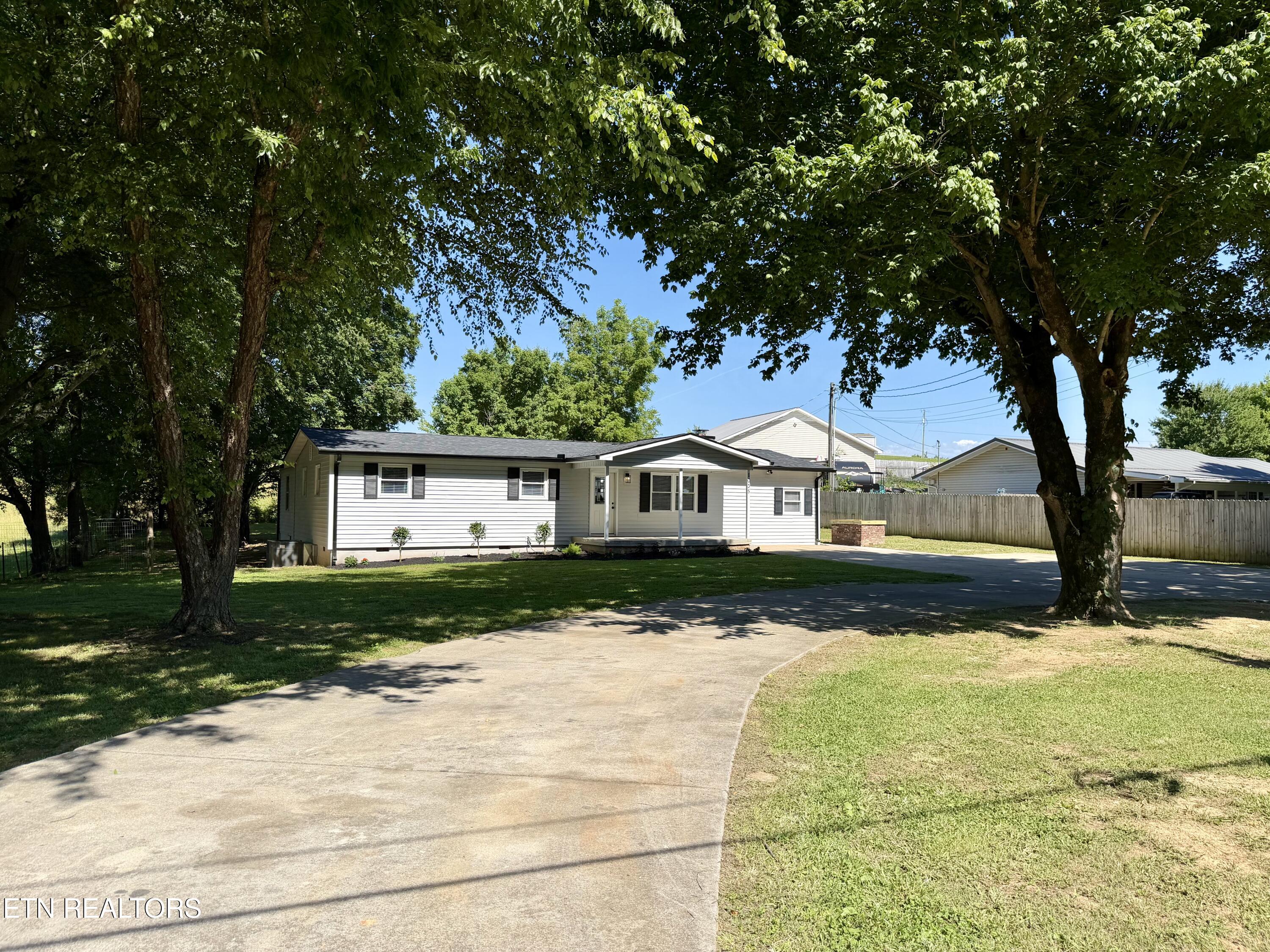 1035 Lakeside Road Madisonville TN 37354