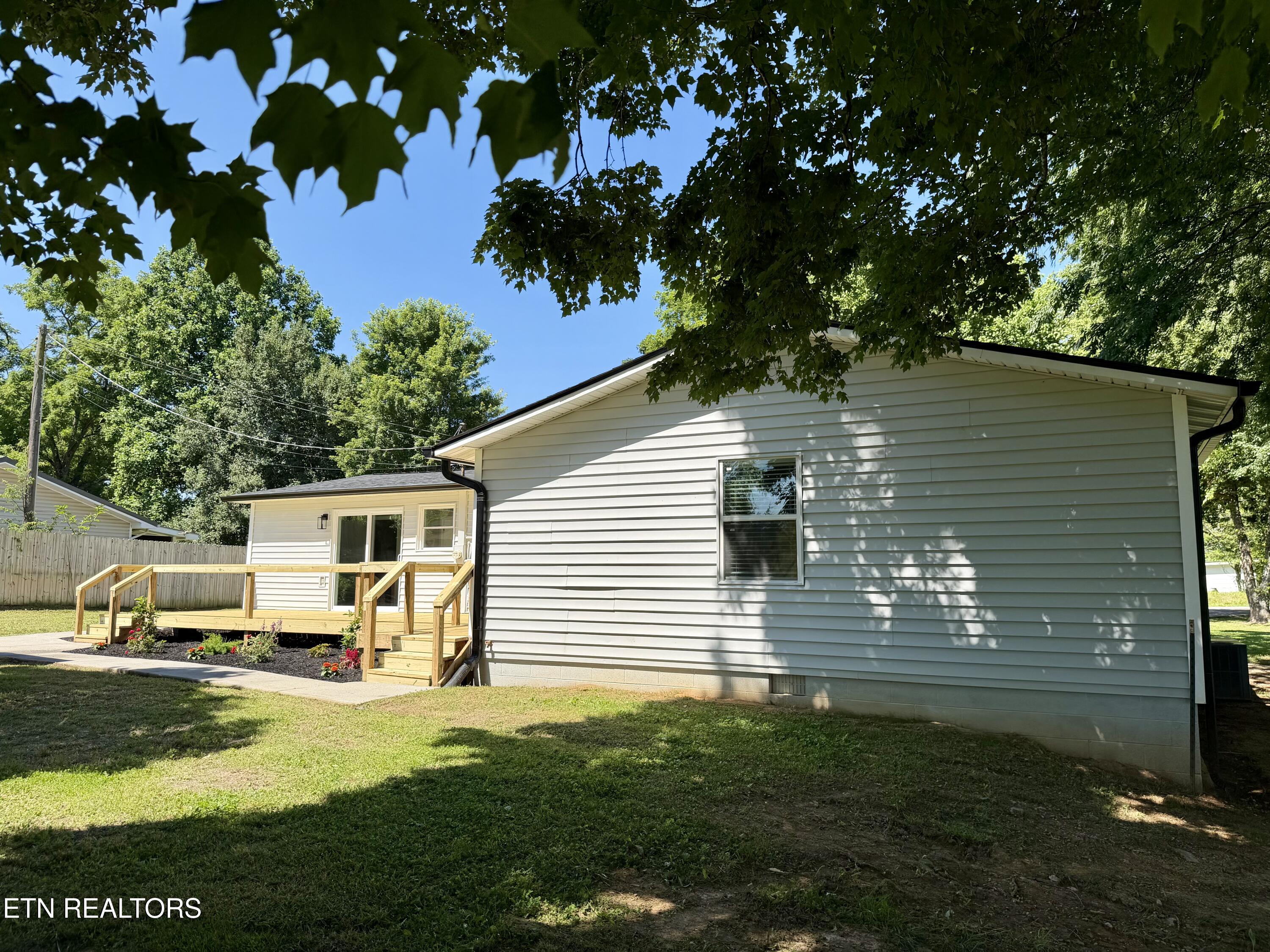 1035 Lakeside Road Madisonville TN 37354
