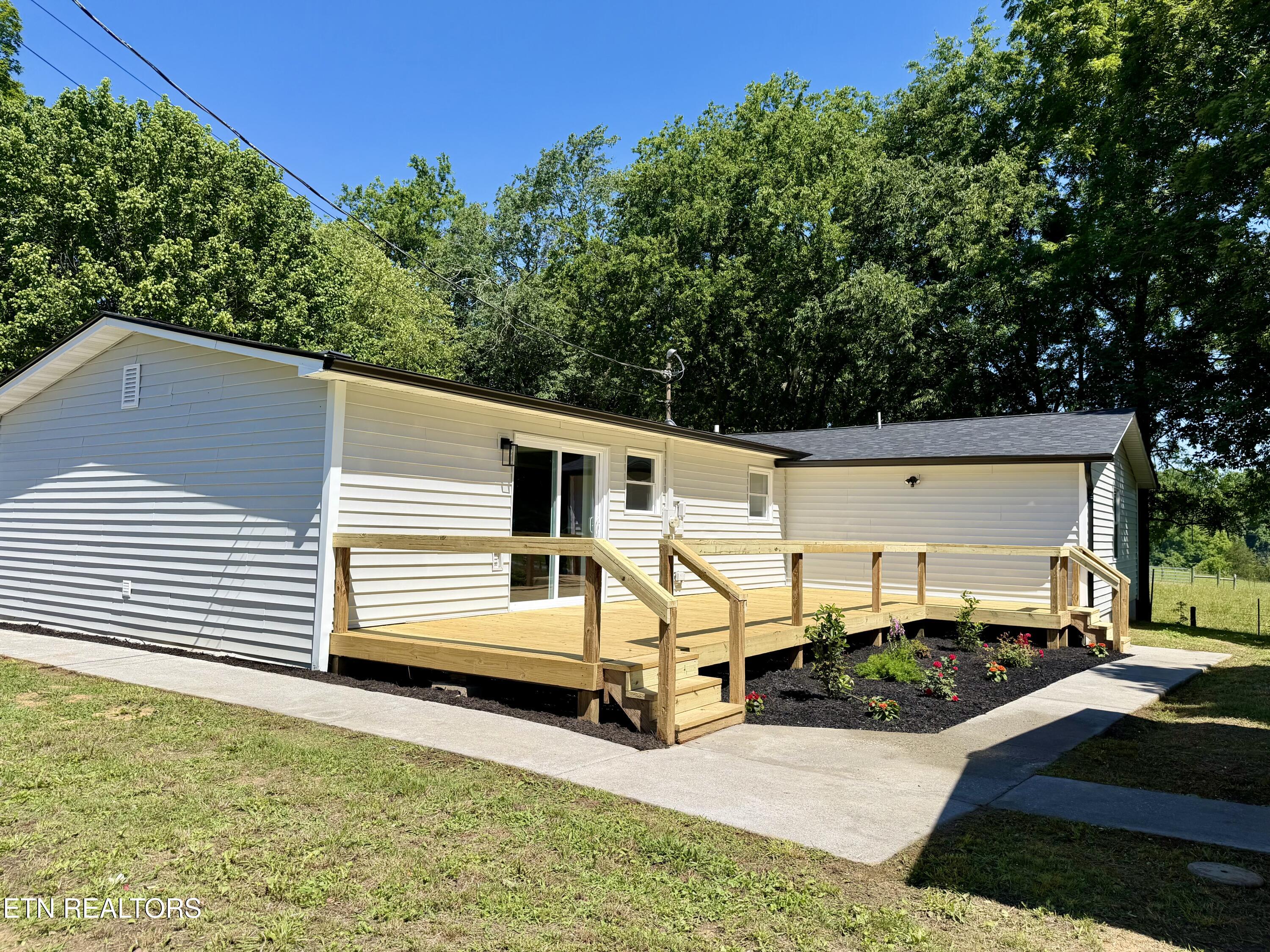 1035 Lakeside Road Madisonville TN 37354