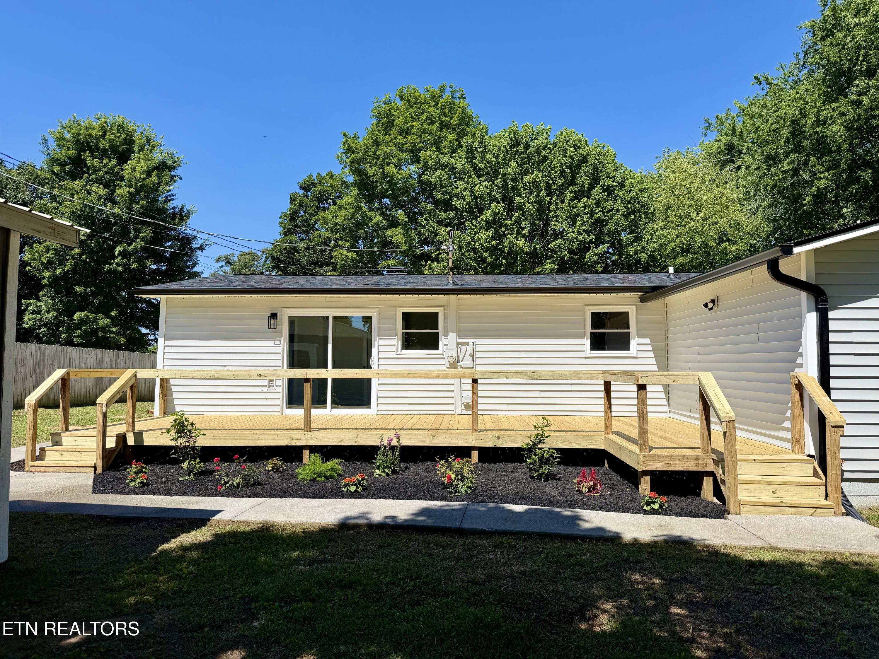 1035 Lakeside Road Madisonville TN 37354