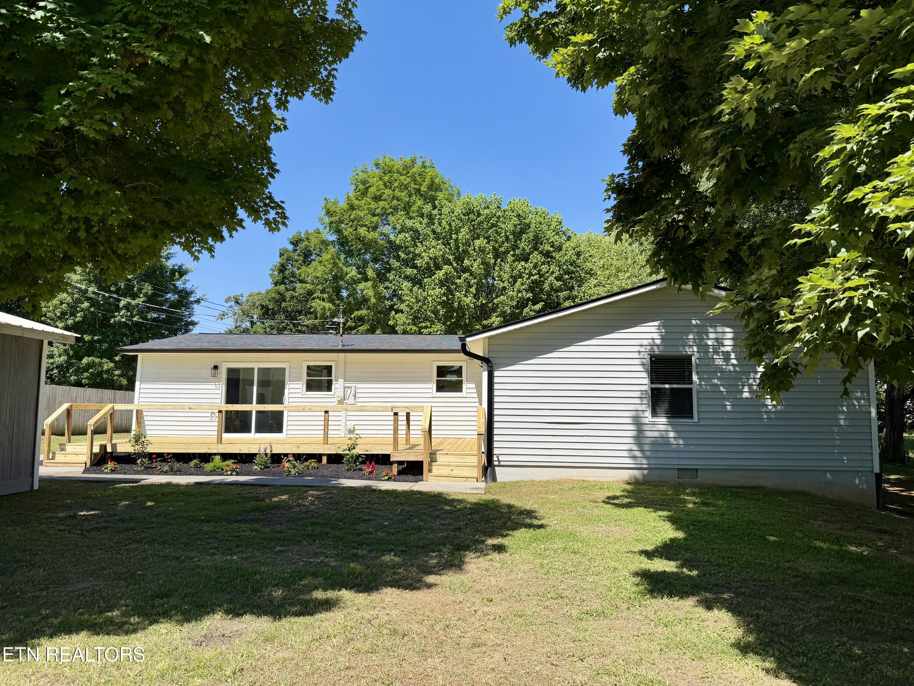 1035 Lakeside Road Madisonville TN 37354