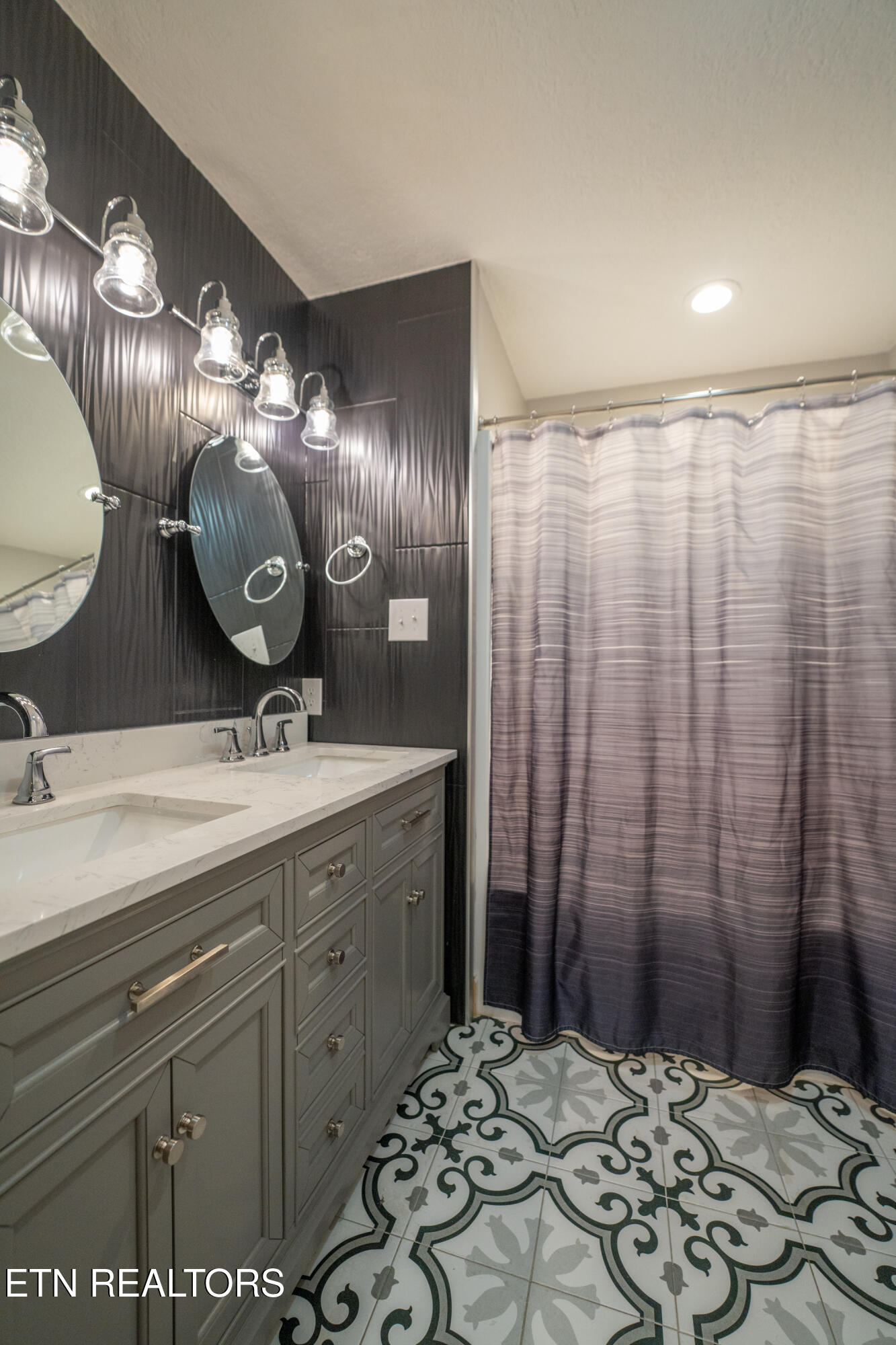 5620 Glenlyn Drive Powell TN 37849