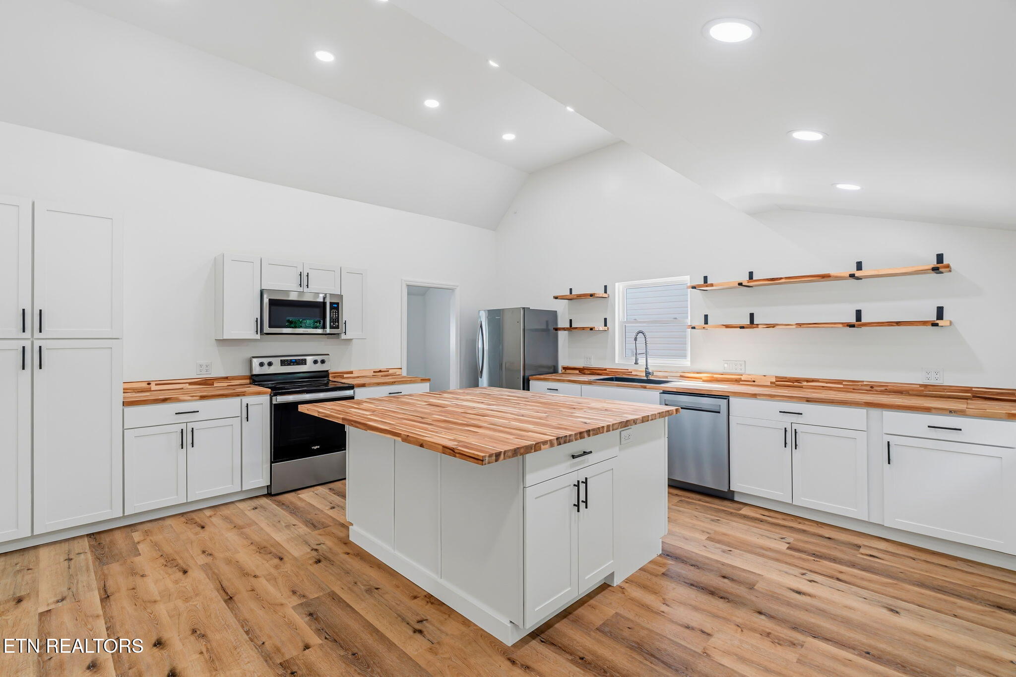 125 Ballard Road Heiskell TN 37754