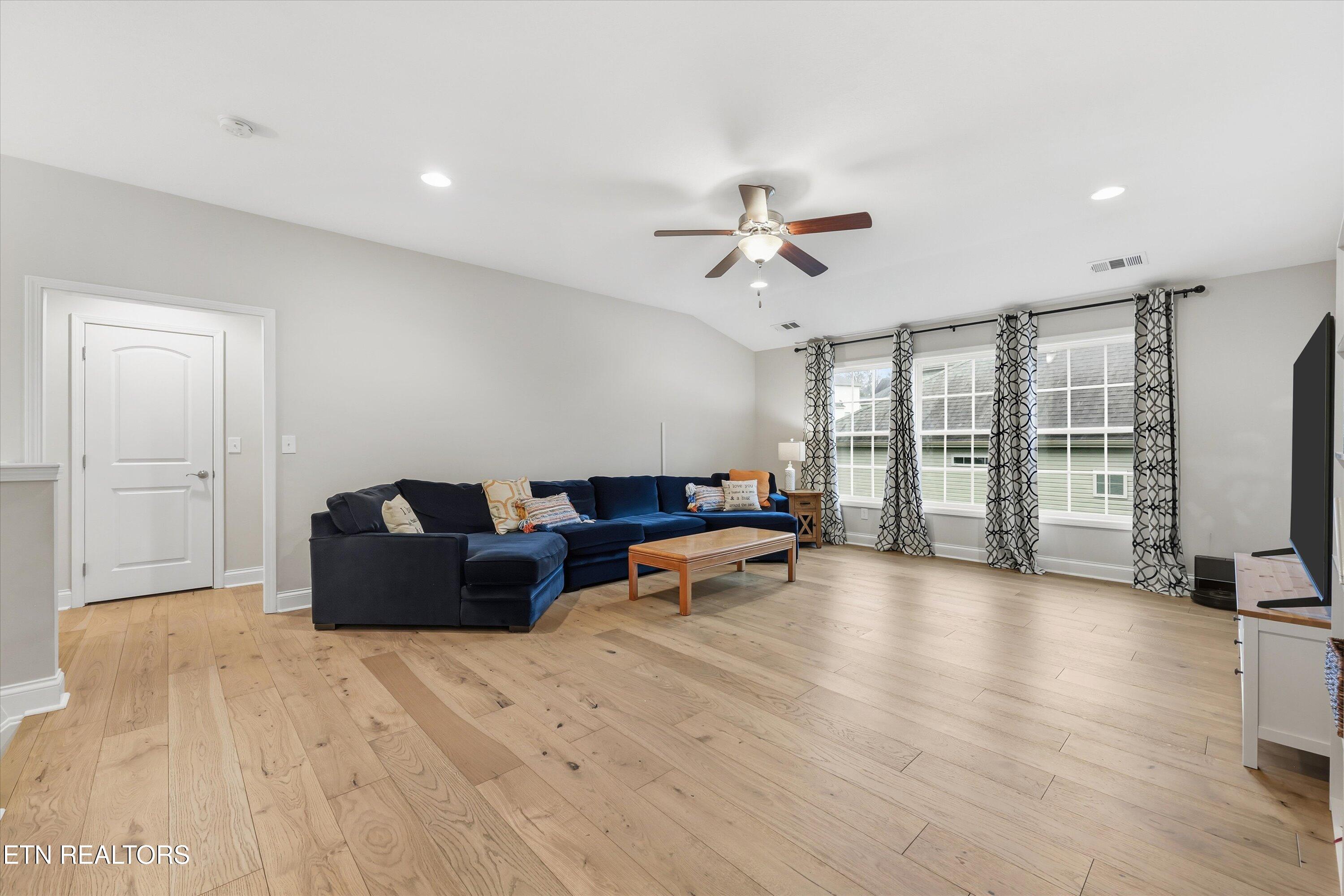 2042 Gusty Wind Lane Knoxville TN 37932