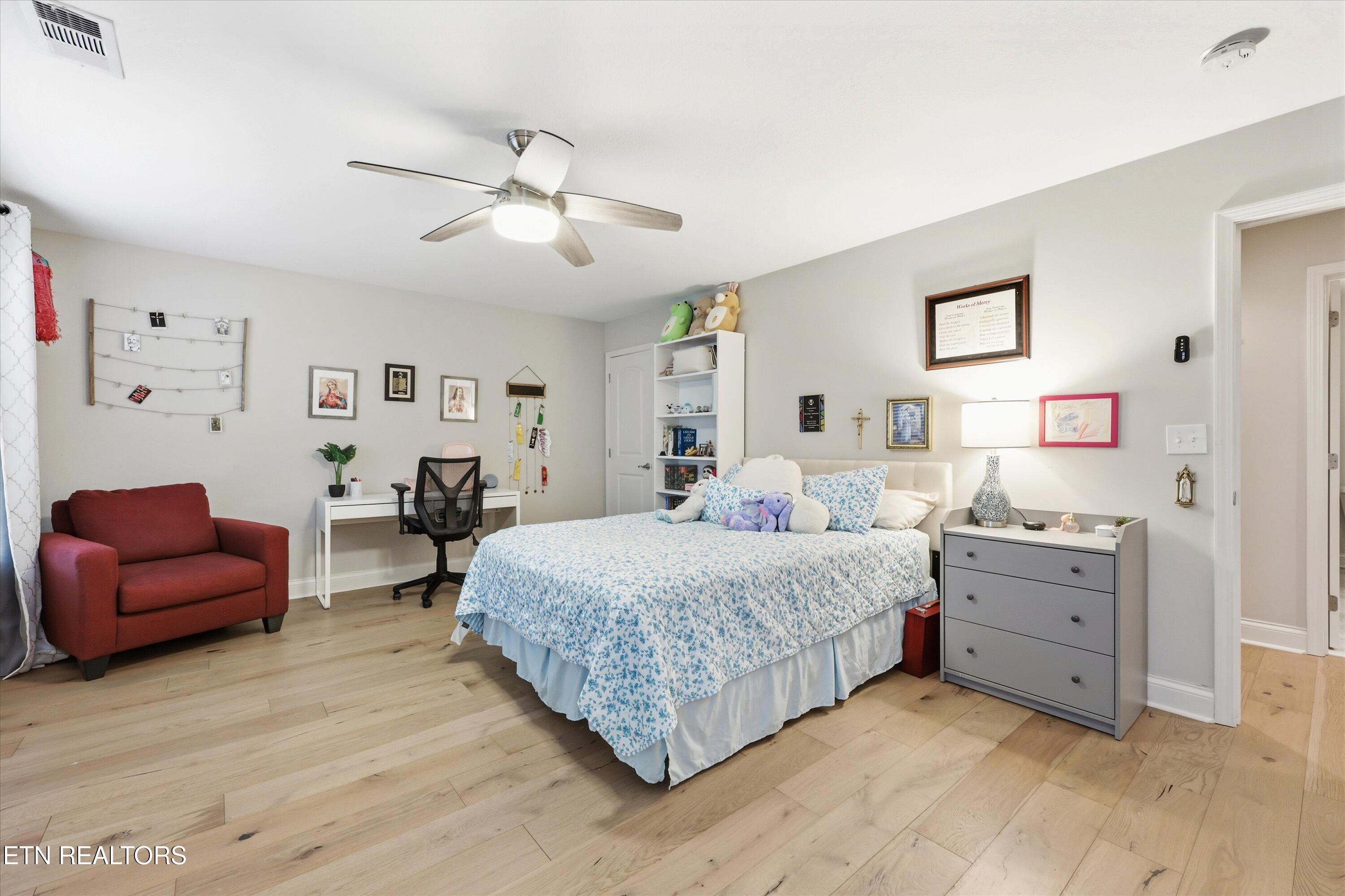 2042 Gusty Wind Lane Knoxville TN 37932