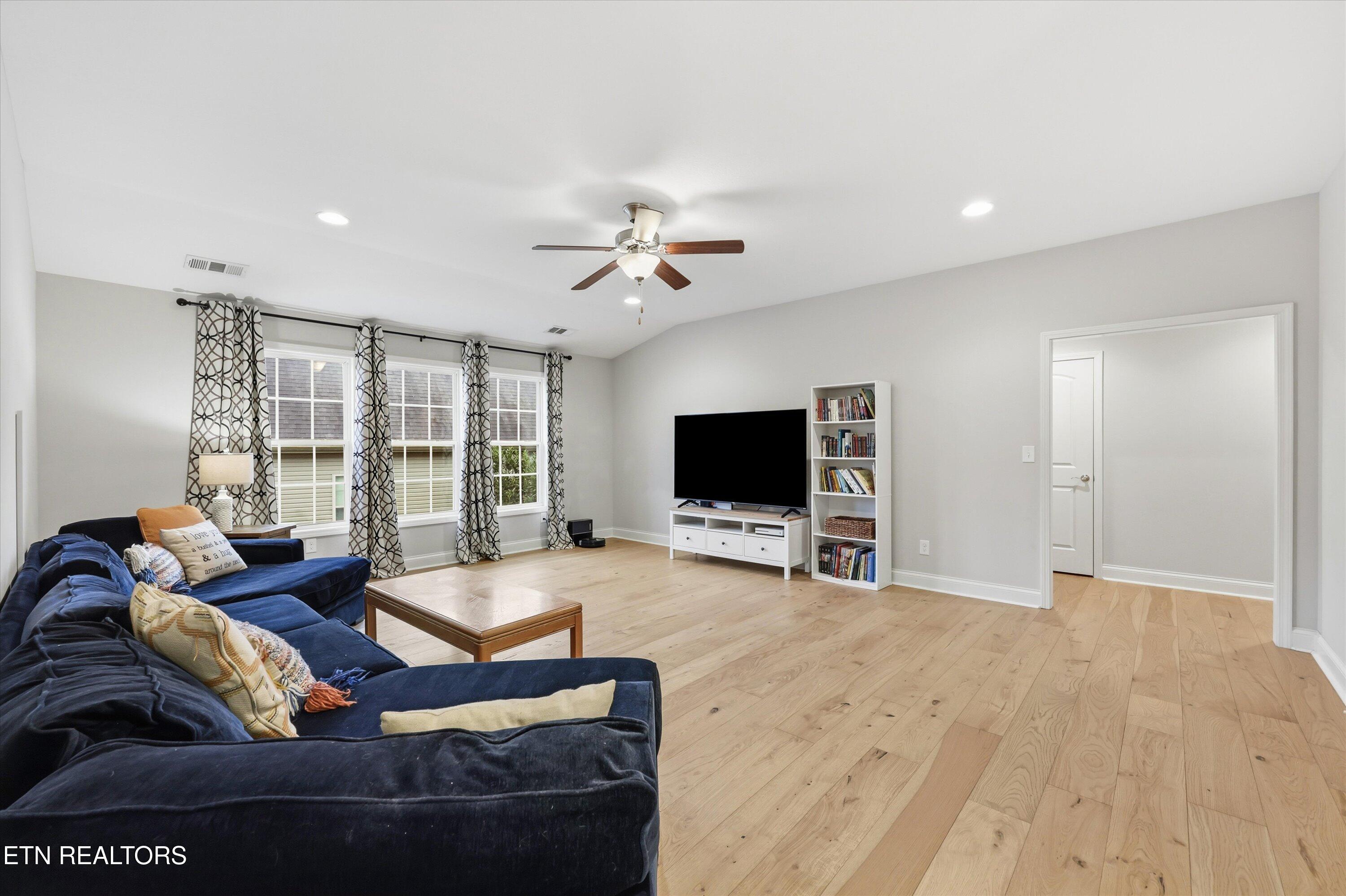 2042 Gusty Wind Lane Knoxville TN 37932