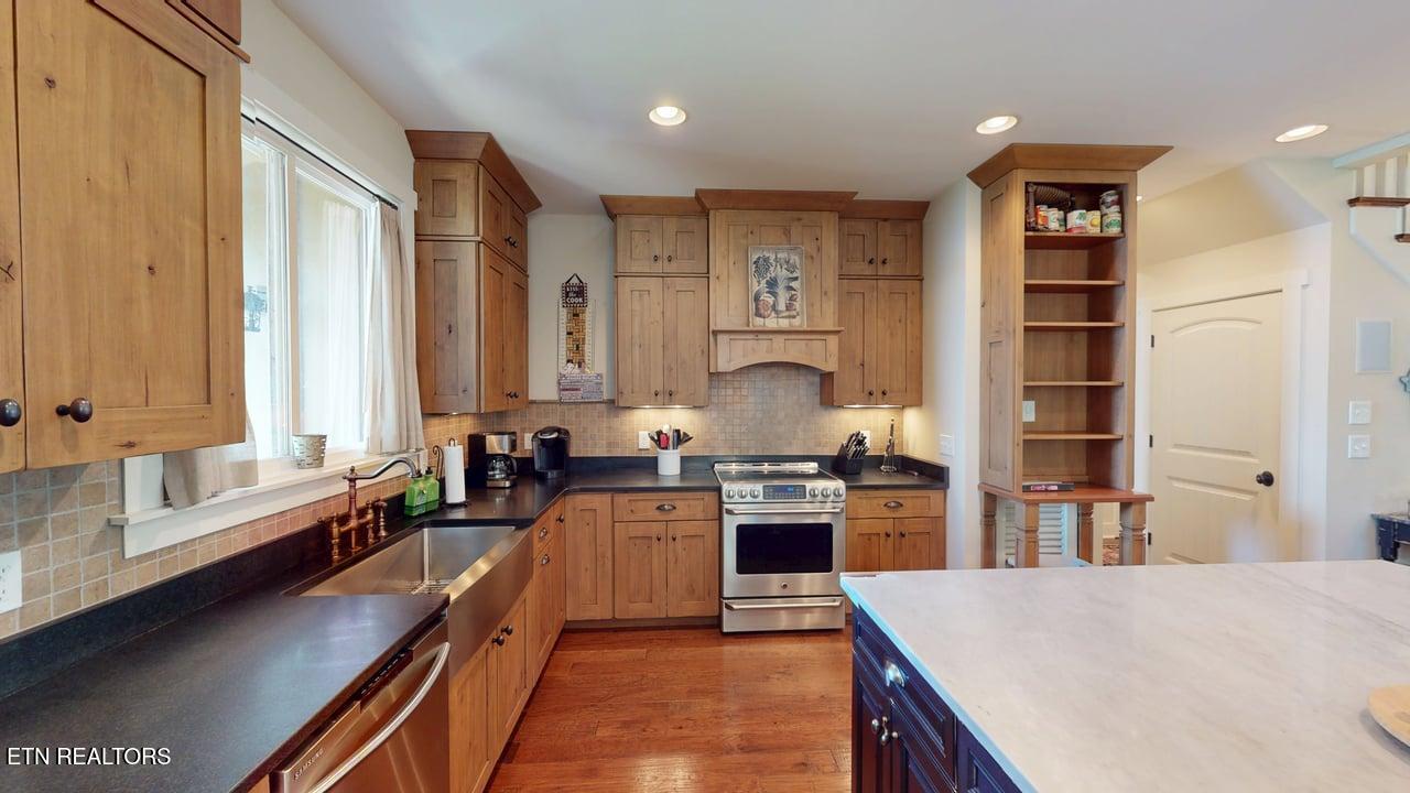 3010 White Oak Circle Rockwood TN 37854