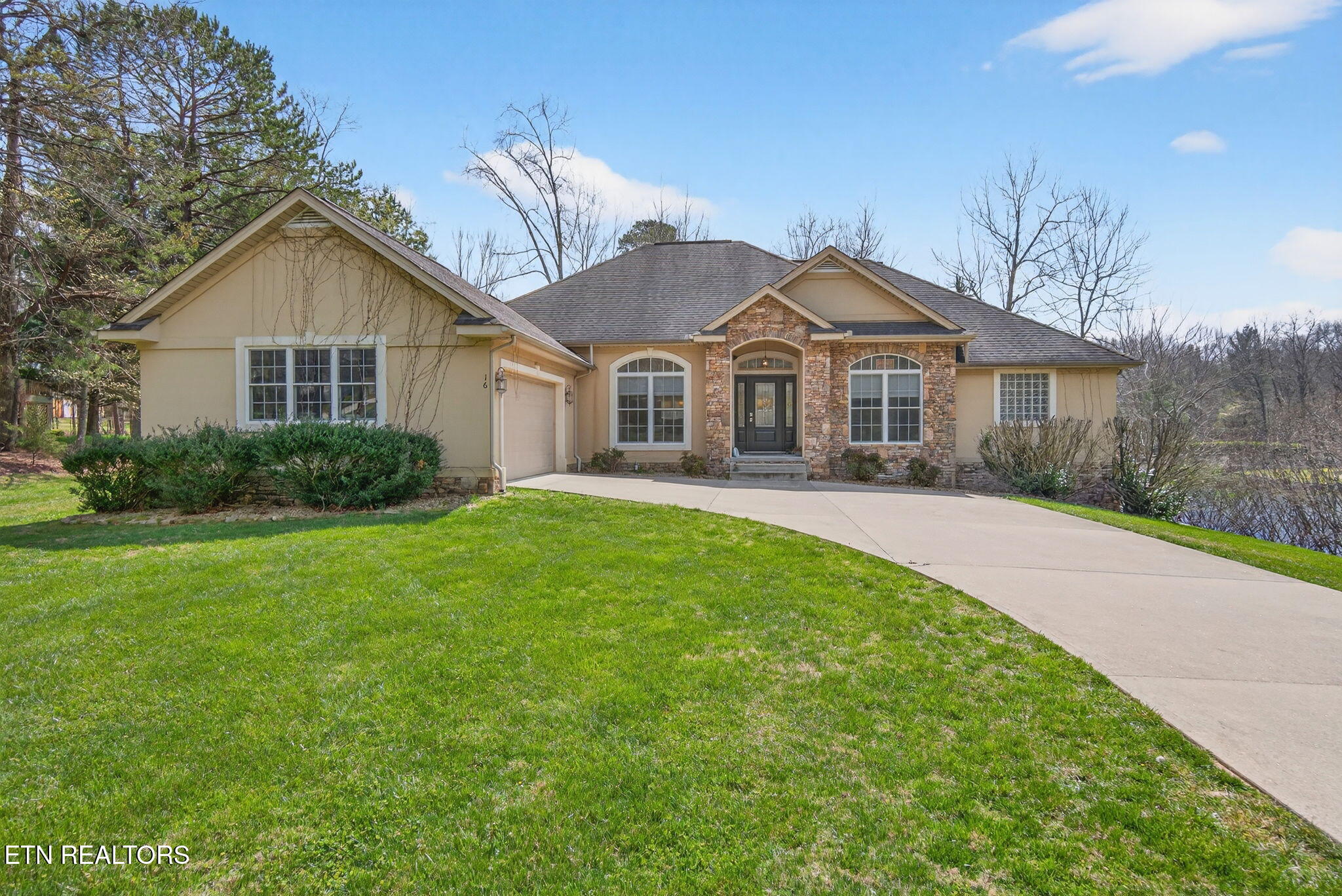 16 Conrad Circle Crossville TN 38558