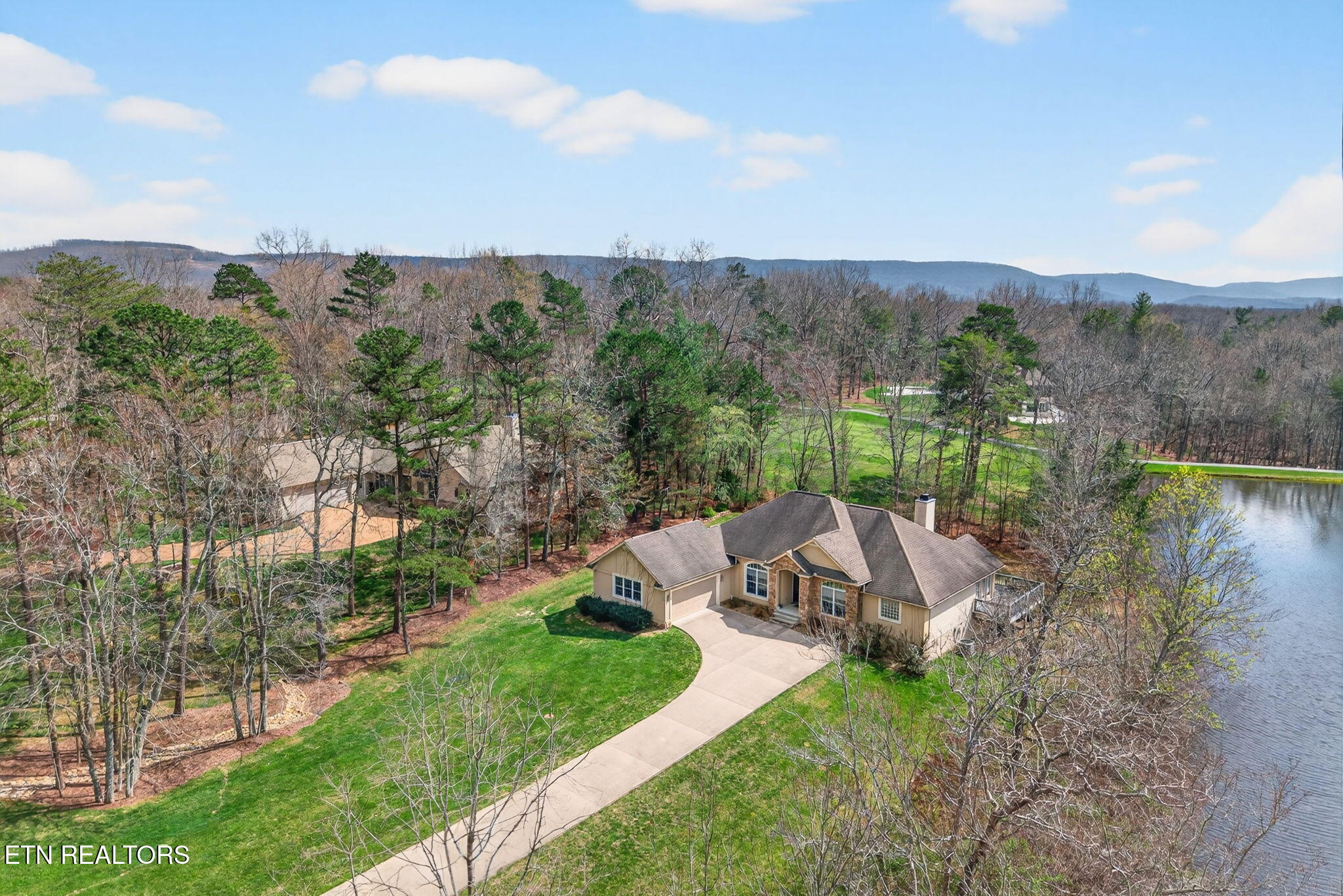 16 Conrad Circle Crossville TN 38558