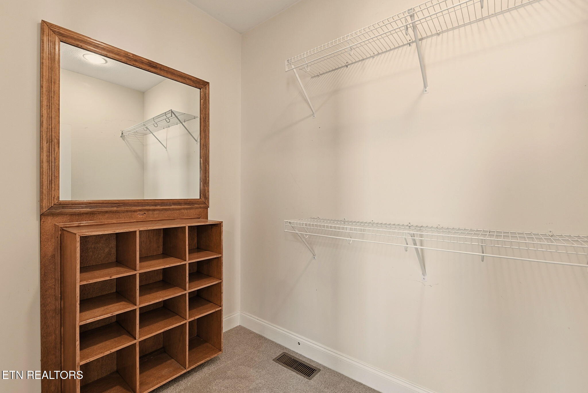 321 W Bullrun Valley Drive Heiskell TN 37754