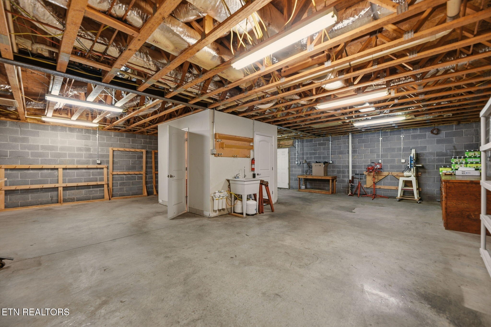 321 W Bullrun Valley Drive Heiskell TN 37754