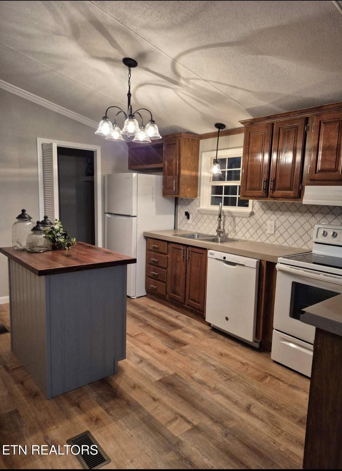 1424 Creston Road Crossville TN 38571
