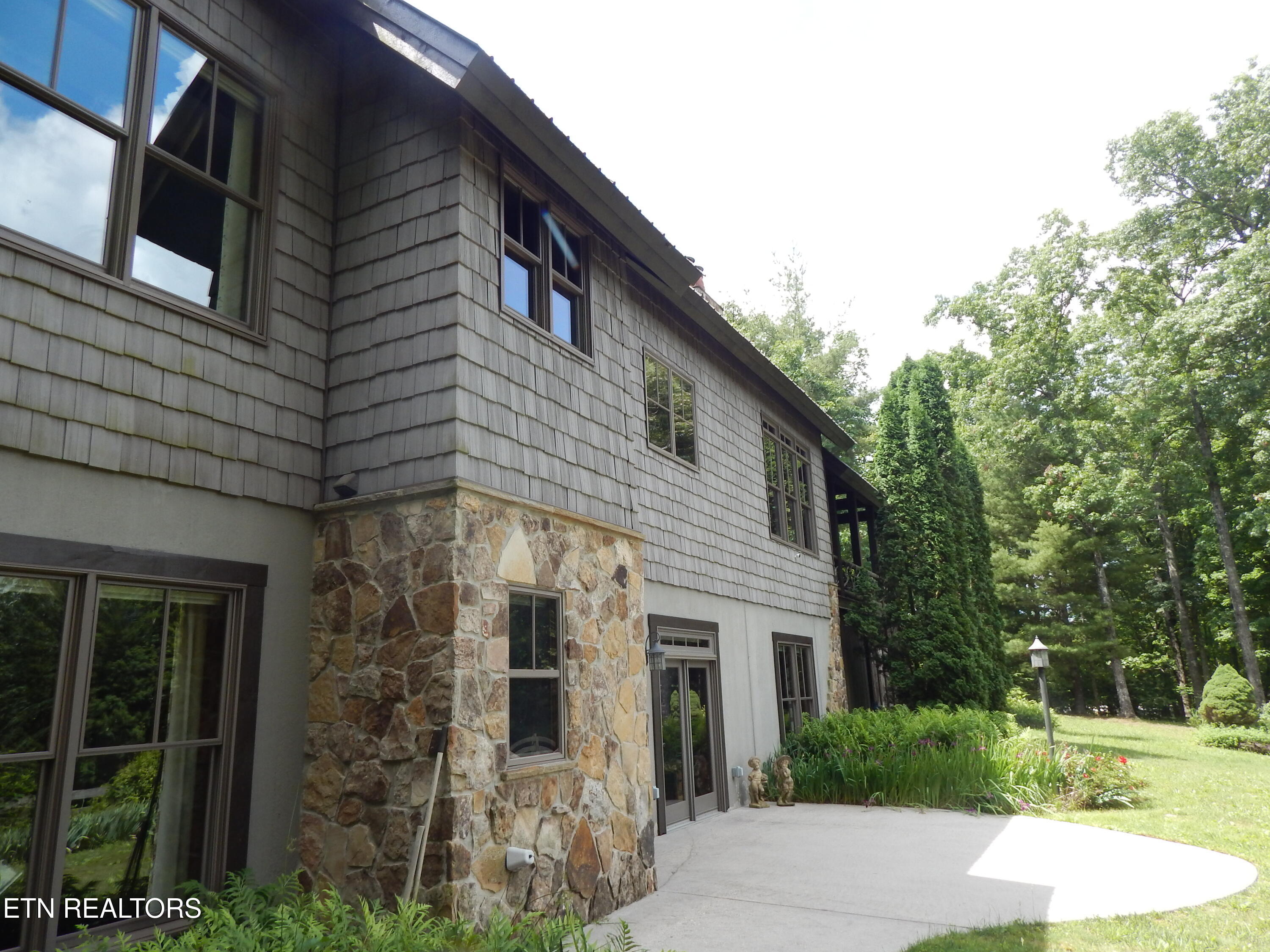 402 Charit Trail Jamestown TN 38556