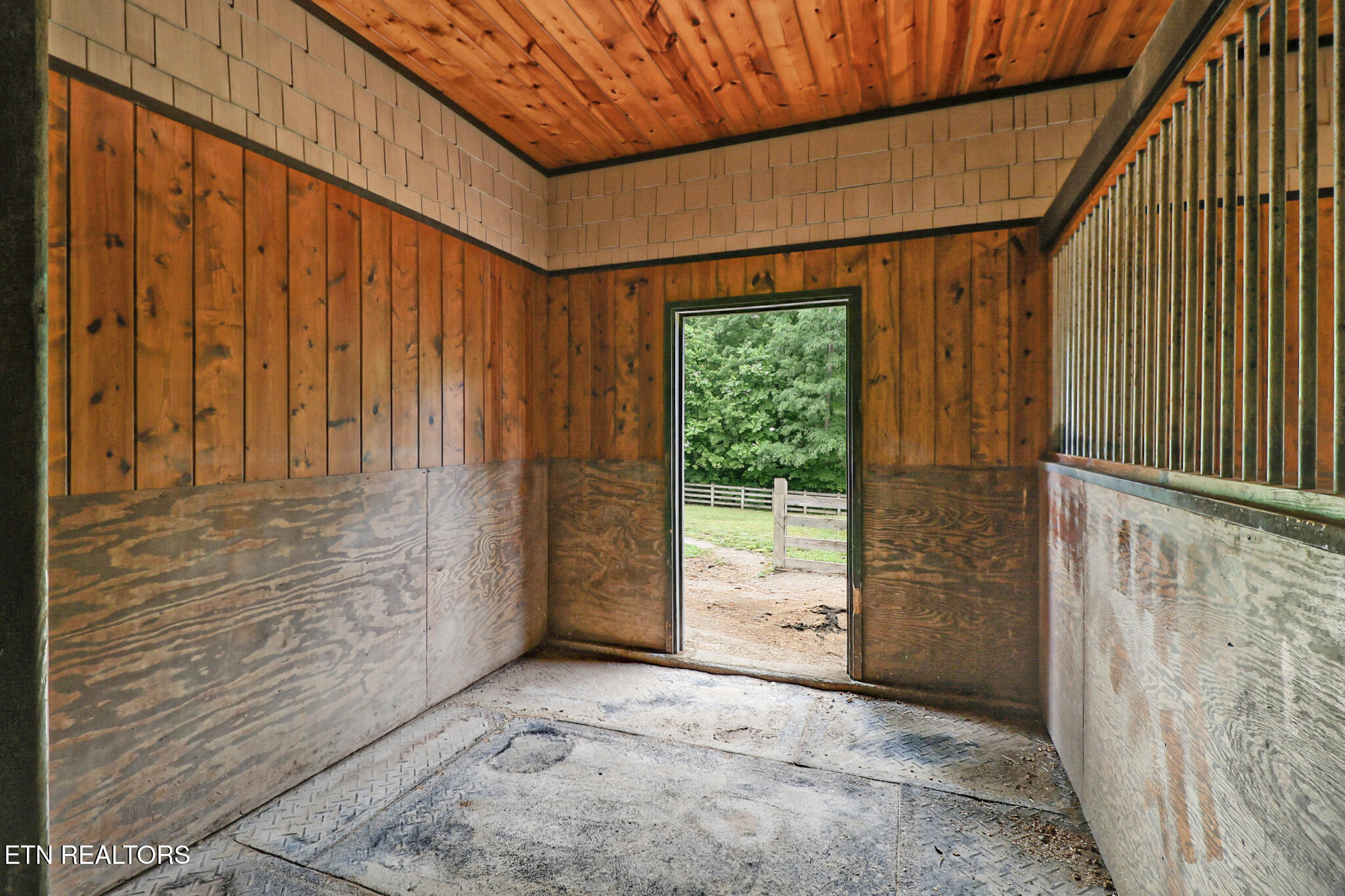 402 Charit Trail Jamestown TN 38556