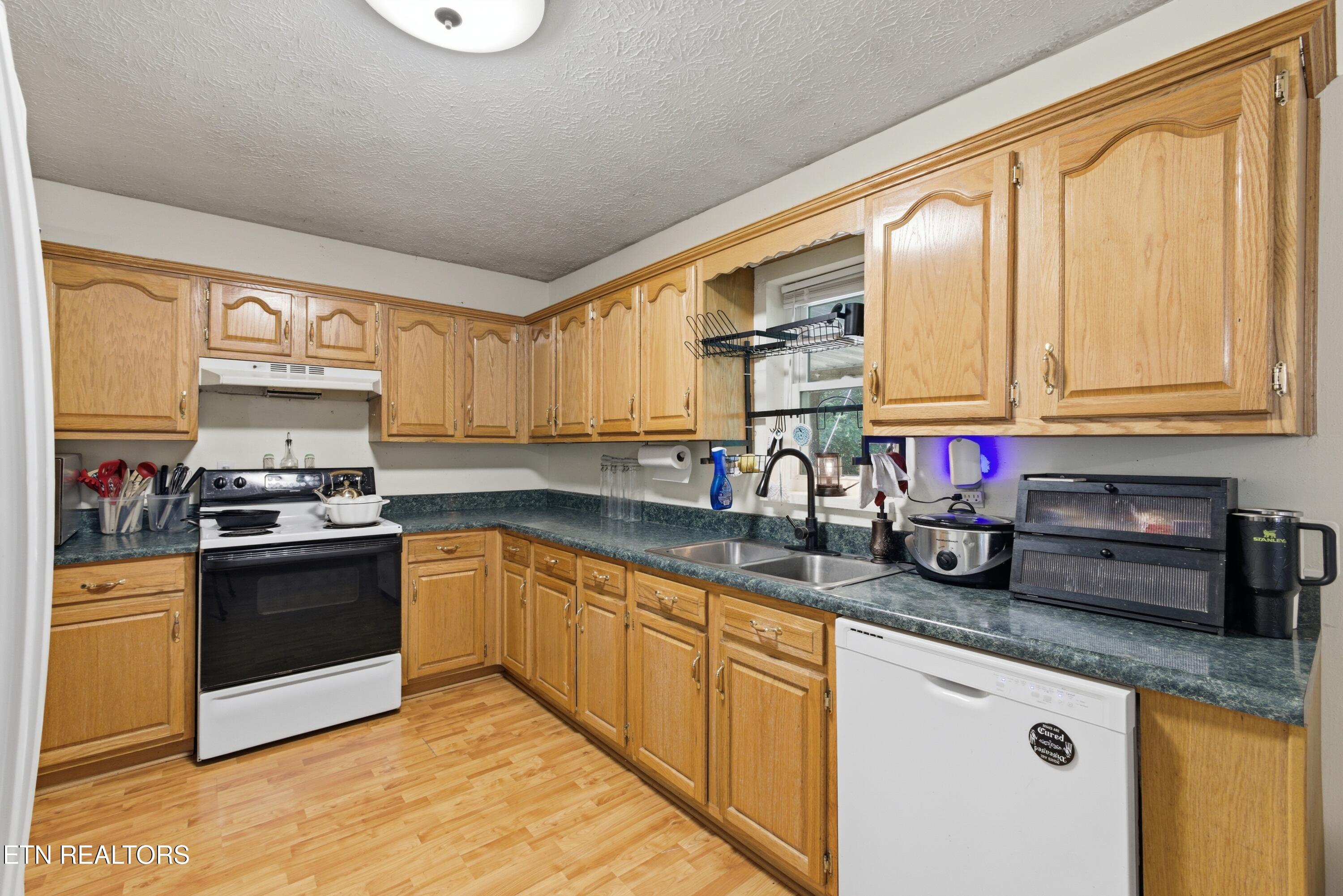 140 Walnut Street Deer Lodge TN 37726