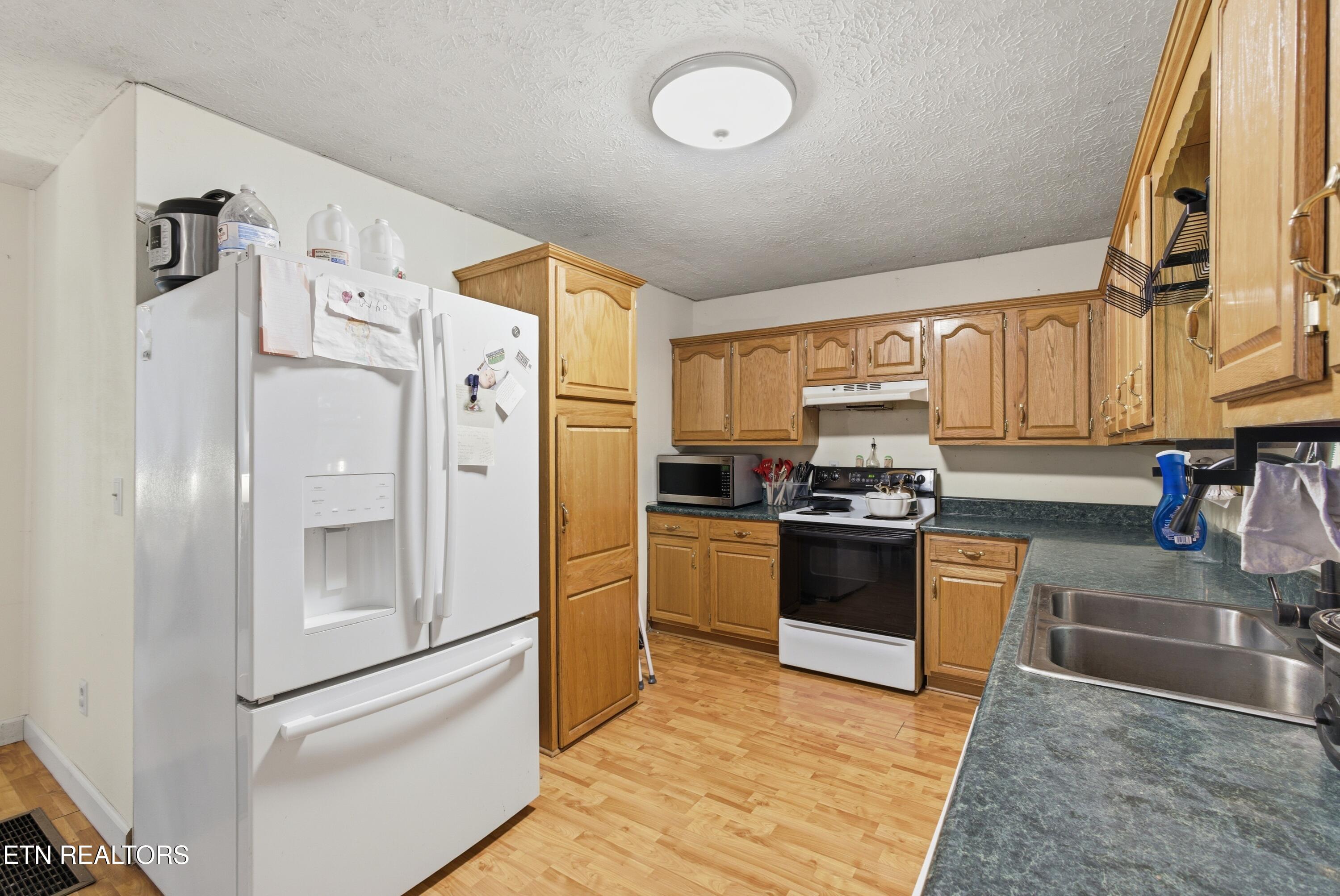 140 Walnut Street Deer Lodge TN 37726