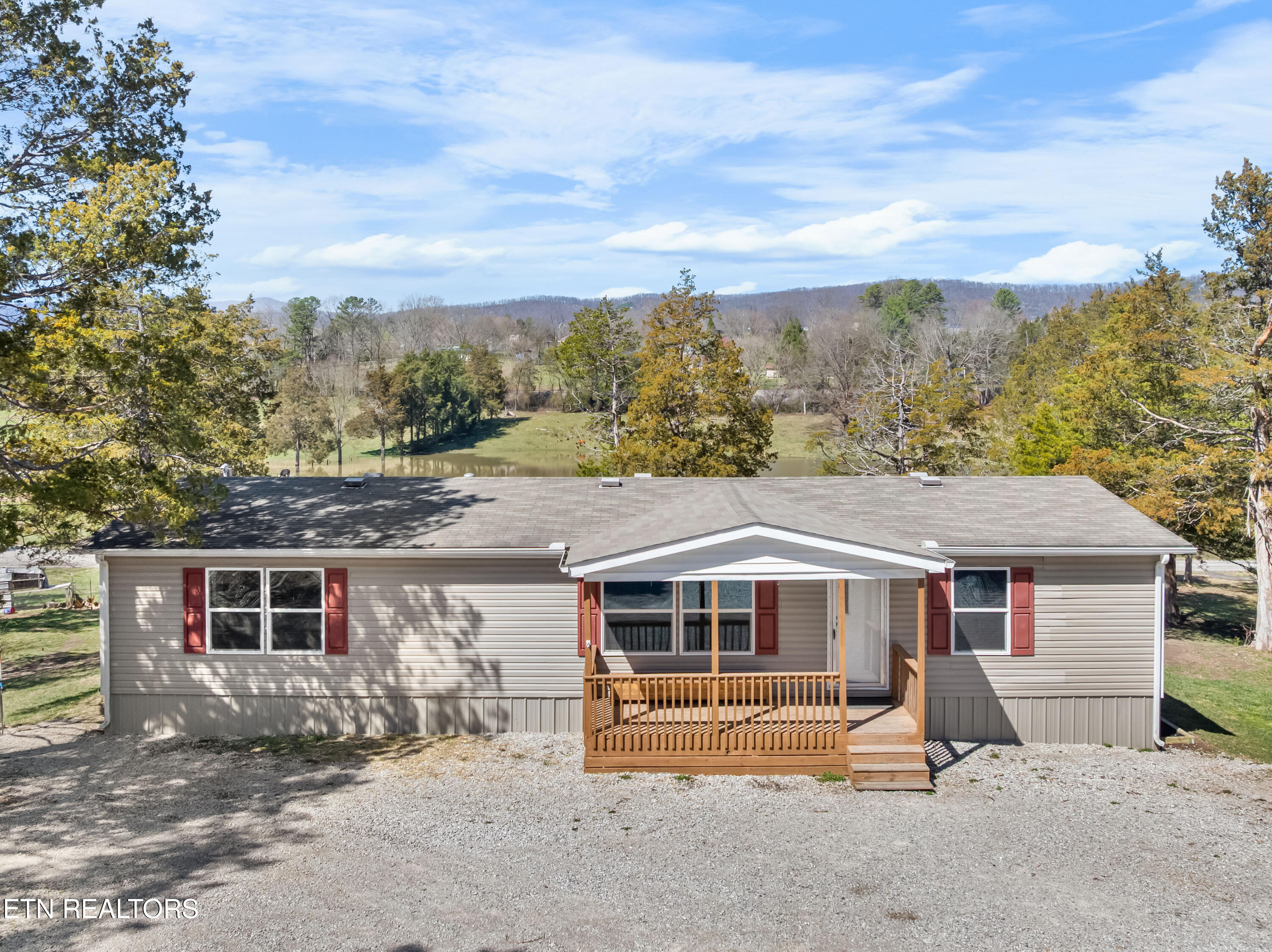 142 Branam Road Jacksboro TN 37757