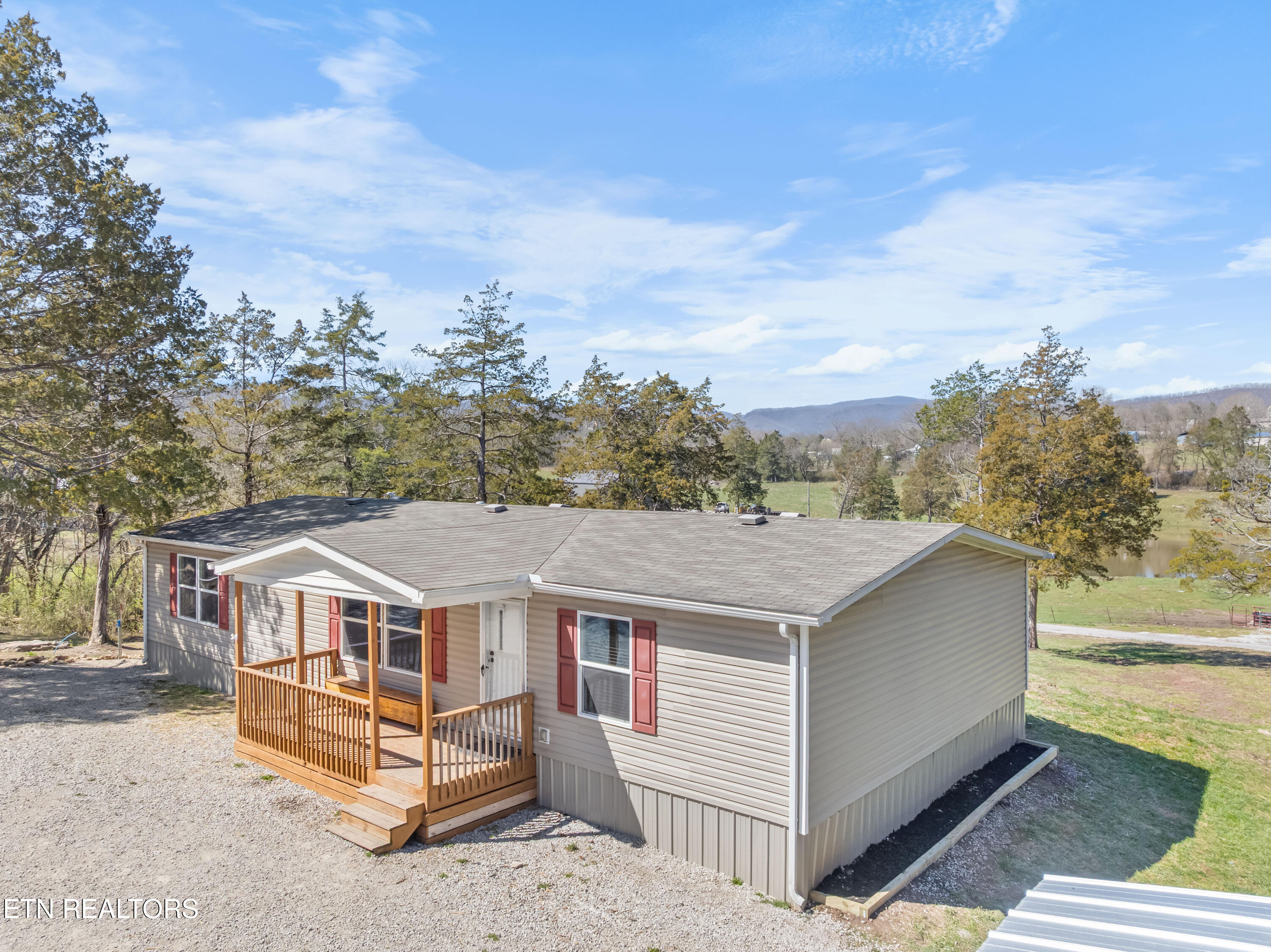 142 Branam Road Jacksboro TN 37757