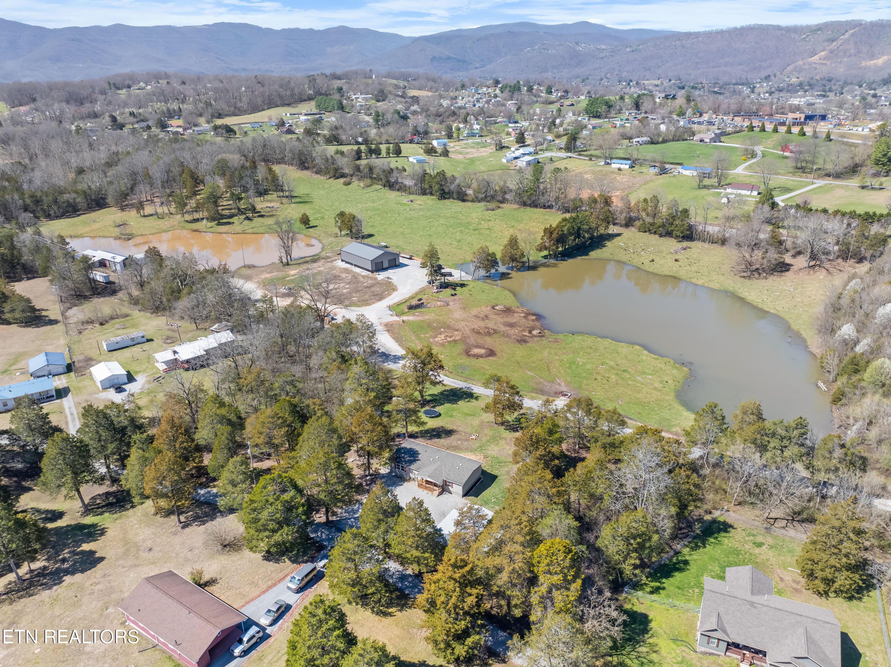 142 Branam Road Jacksboro TN 37757