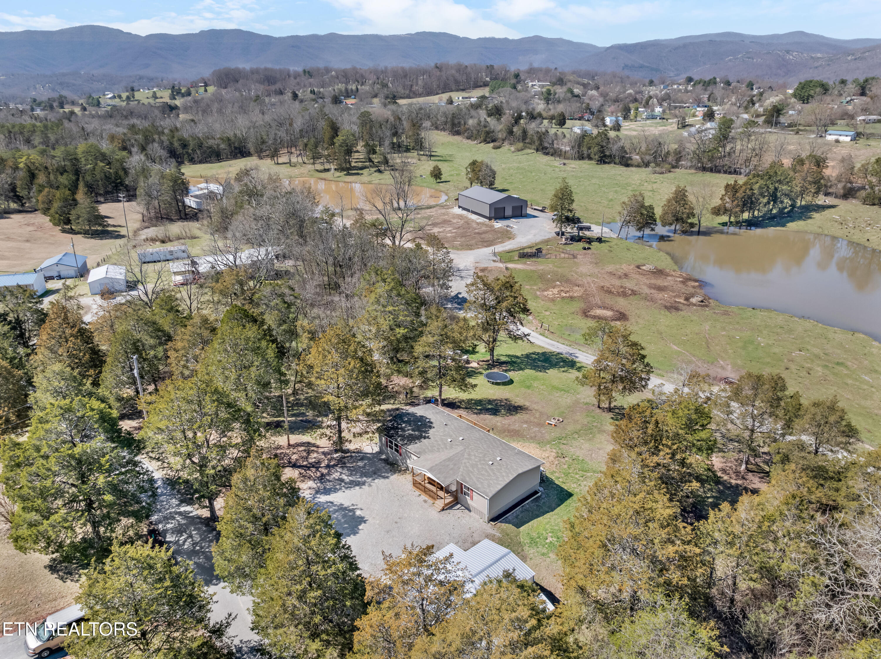 142 Branam Road Jacksboro TN 37757