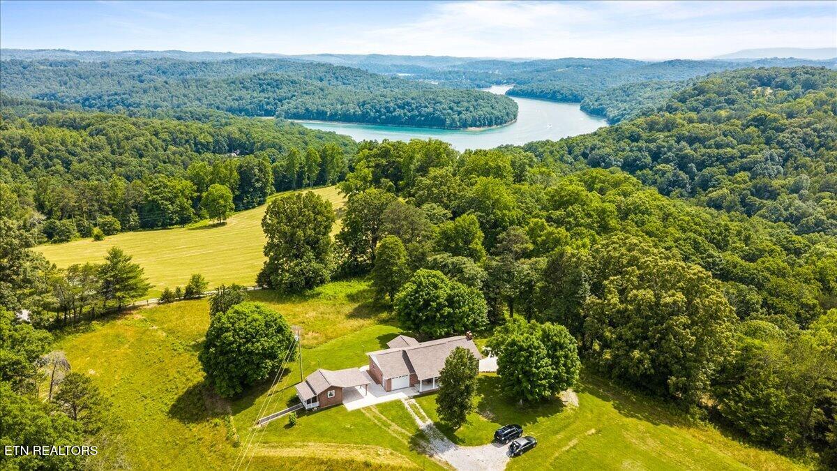 1476 Flat Hollow Road Speedwell TN 37870